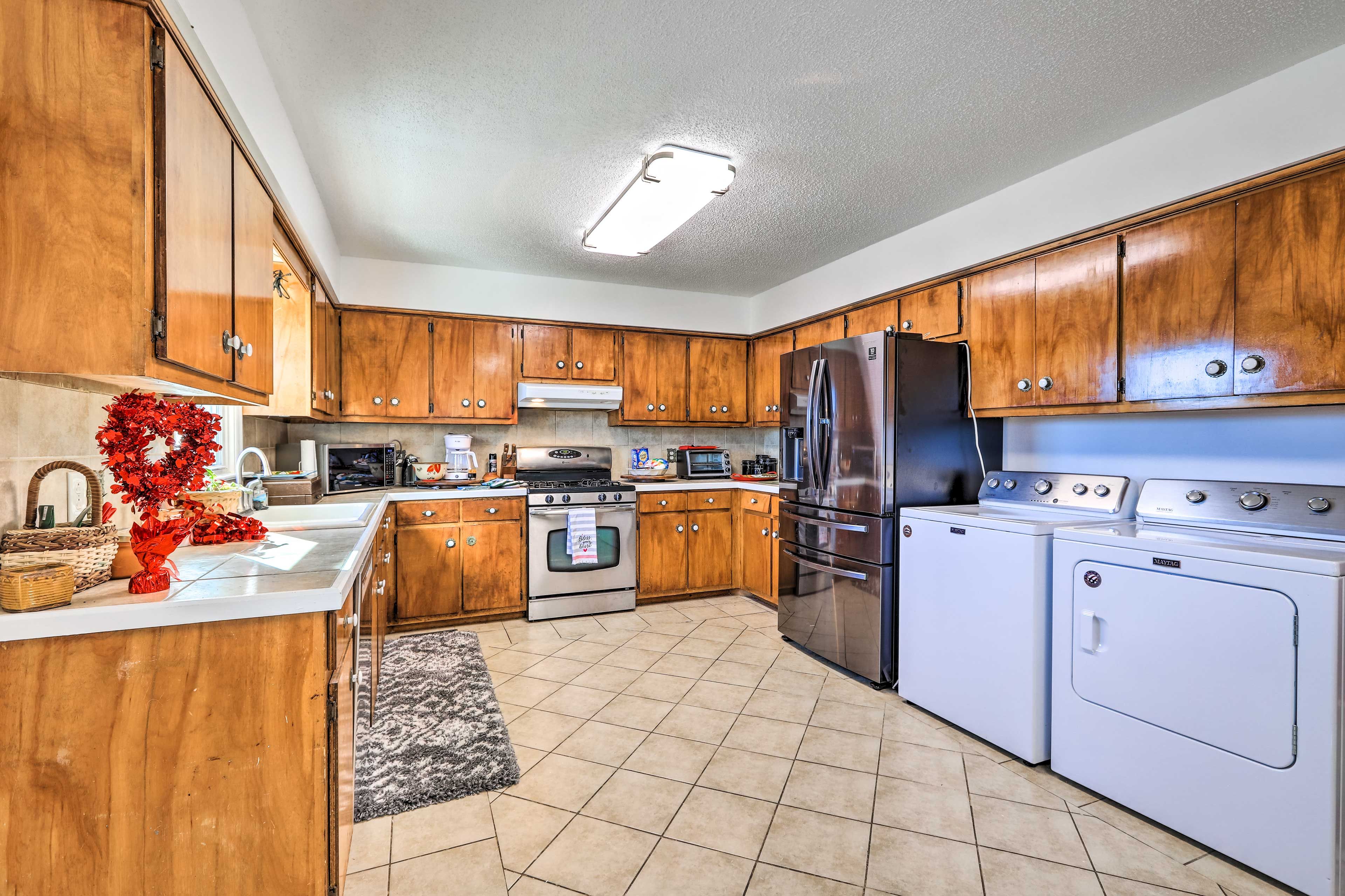 Kitchen | Cooking Basics | Spices | Paper Towels/Trash Bags Provided