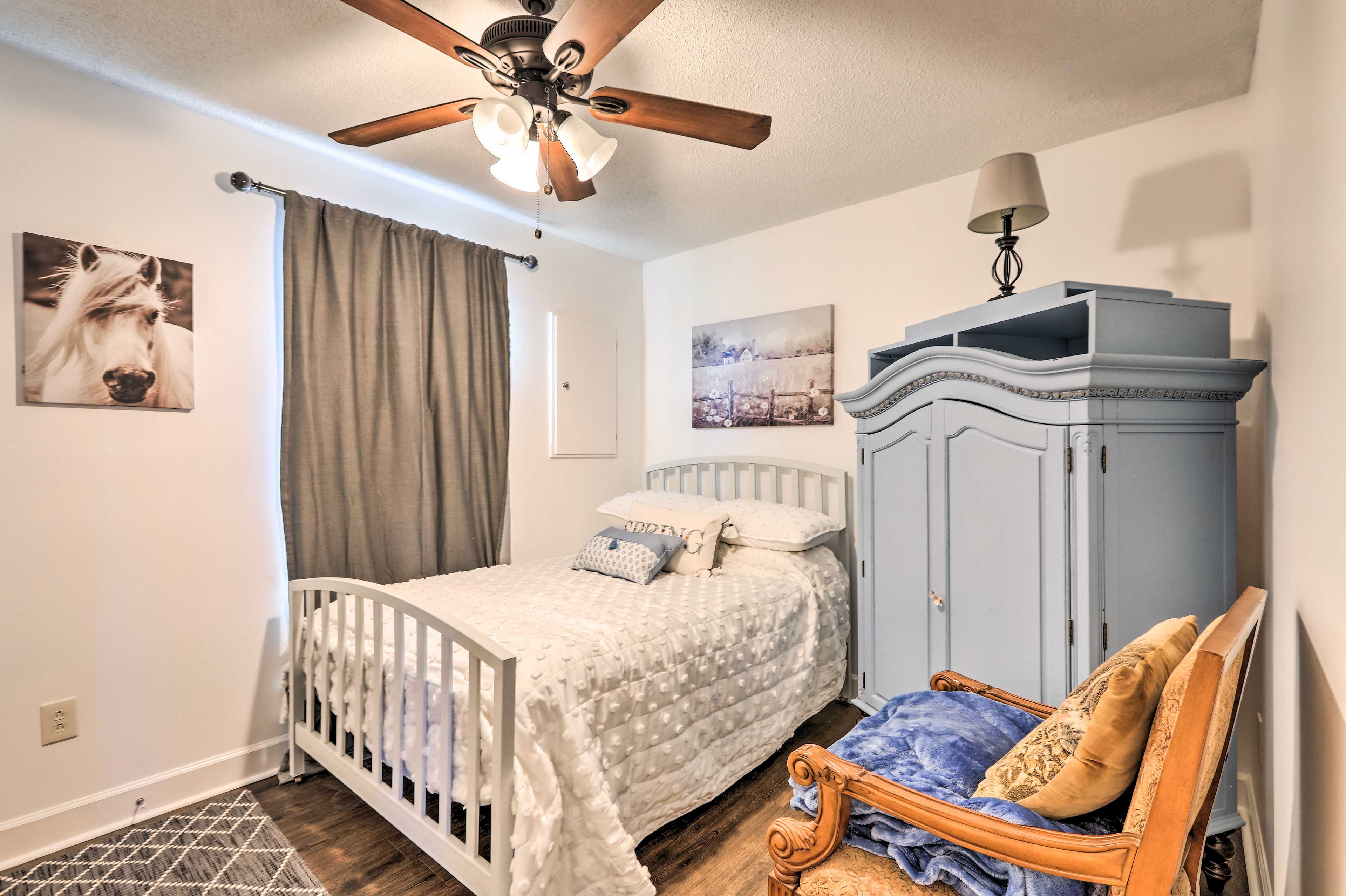 Bedroom 1 | Queen Bed | 1st Floor