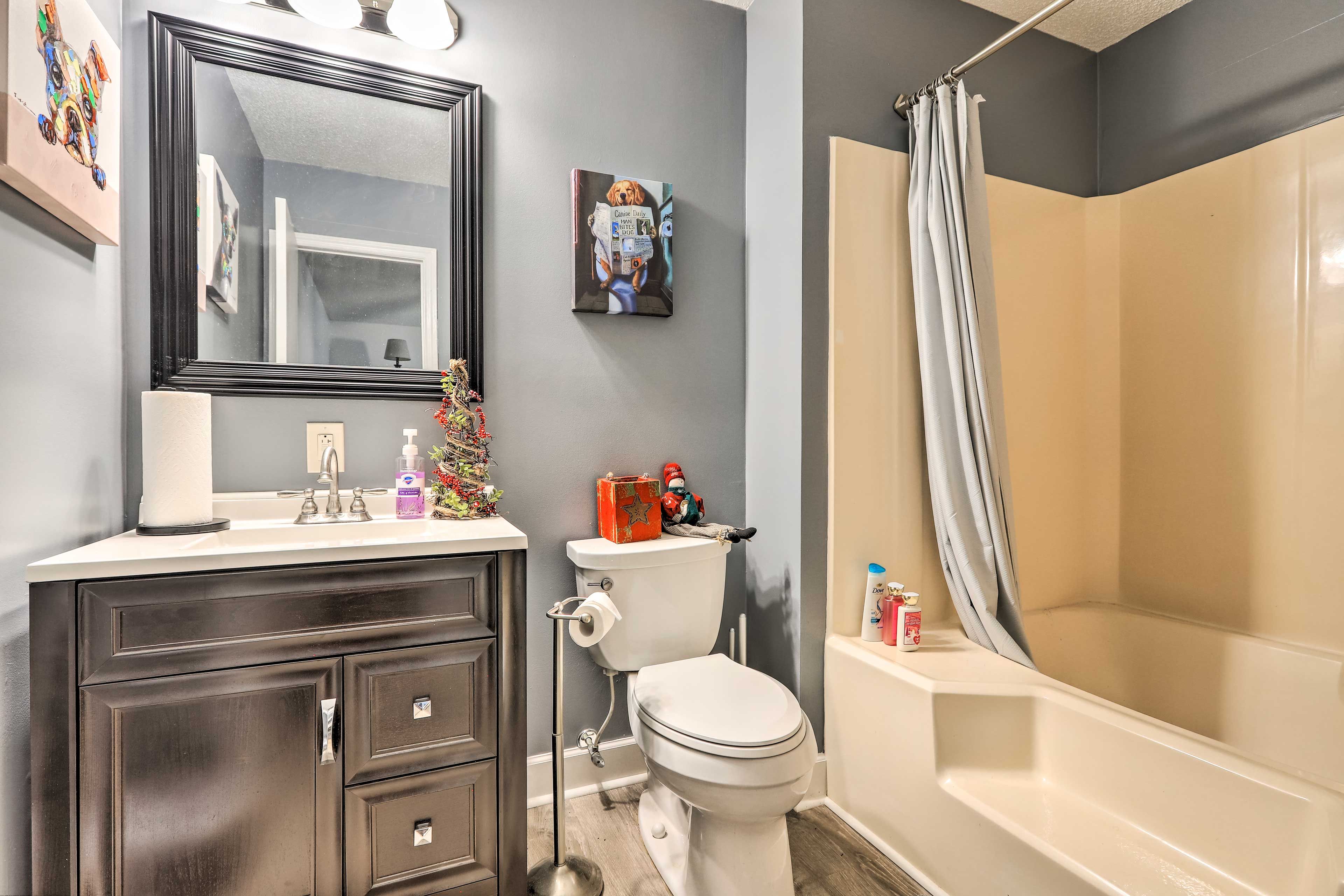 En-Suite Bathroom | Towels Provided | Complimentary Toiletries