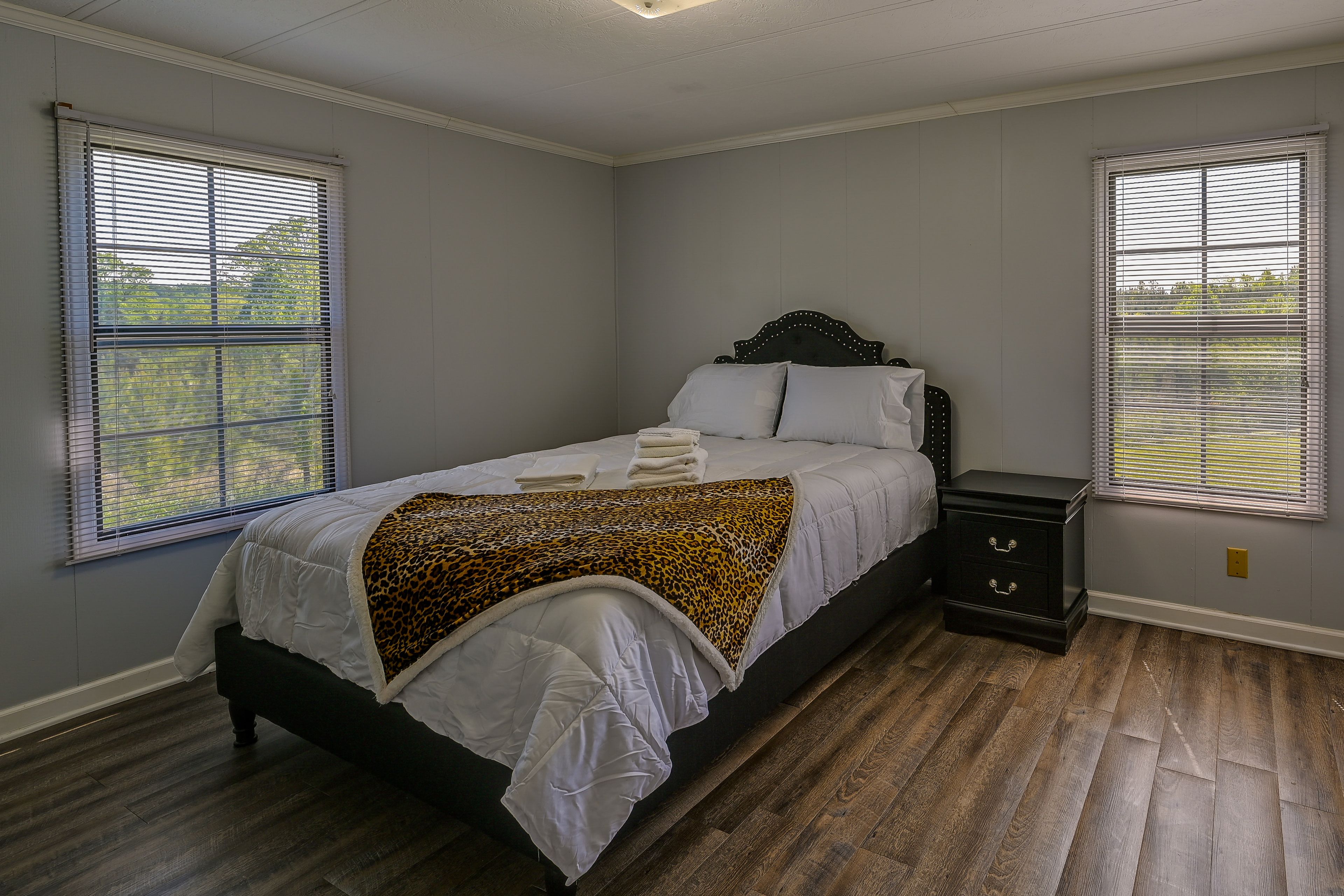 Bedroom 2 | Main Level | Queen Bed