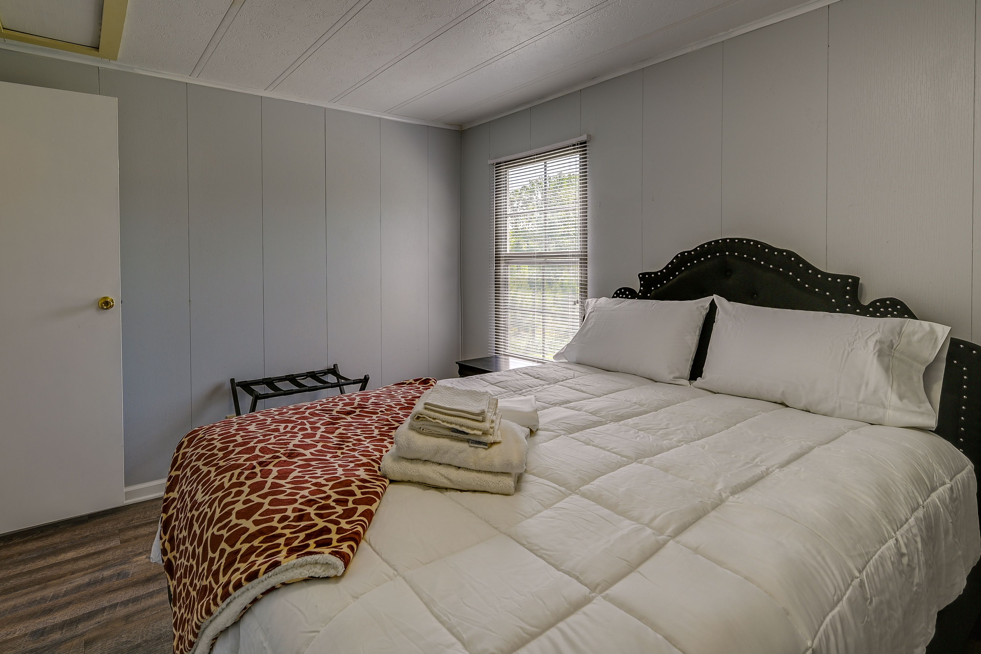 Bedroom 3 | Main Level | Queen Bed