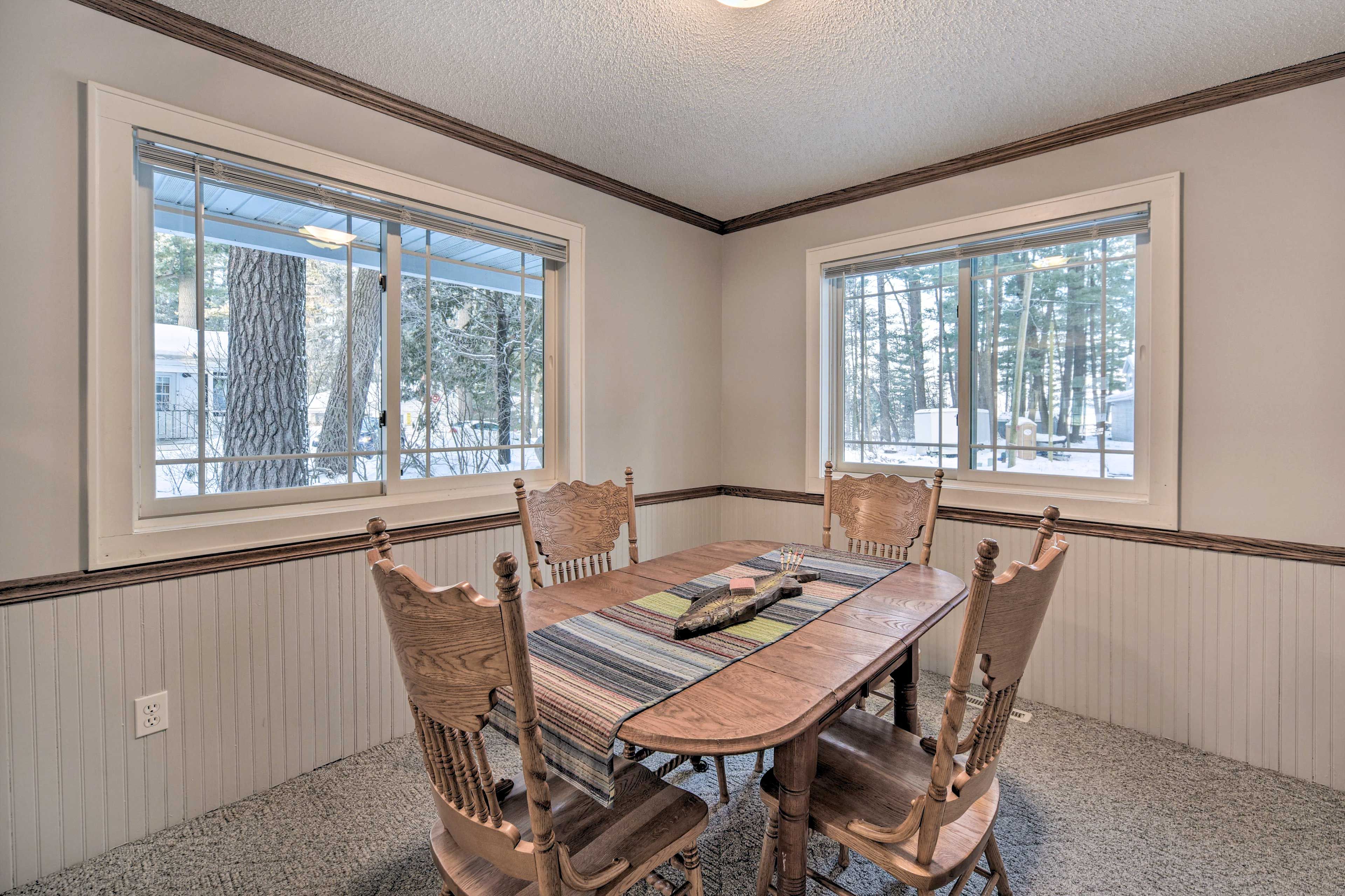 Dining Room | Dishware/Flatware Provided