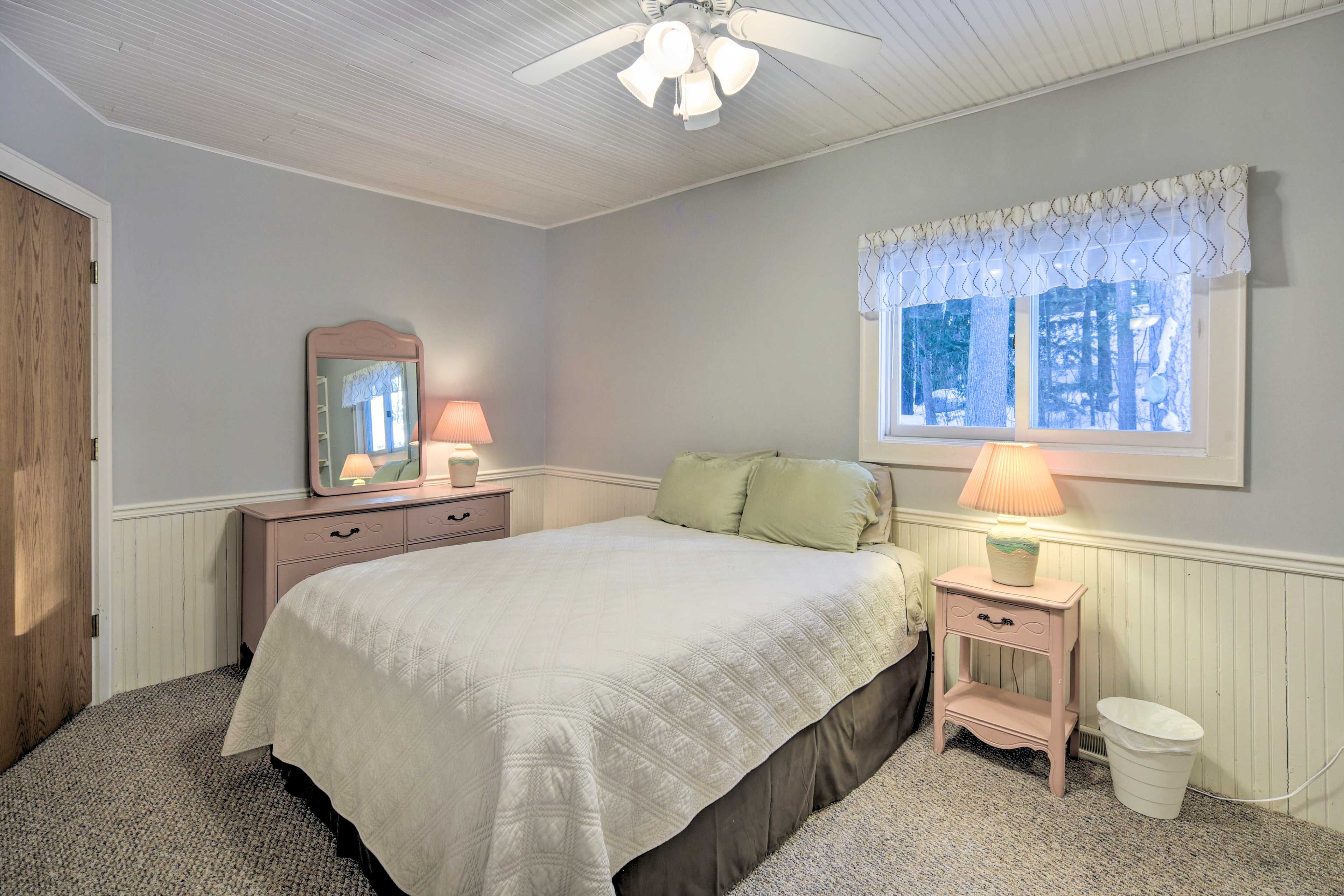 Bedroom 2 | Queen Bed | 1st Floor