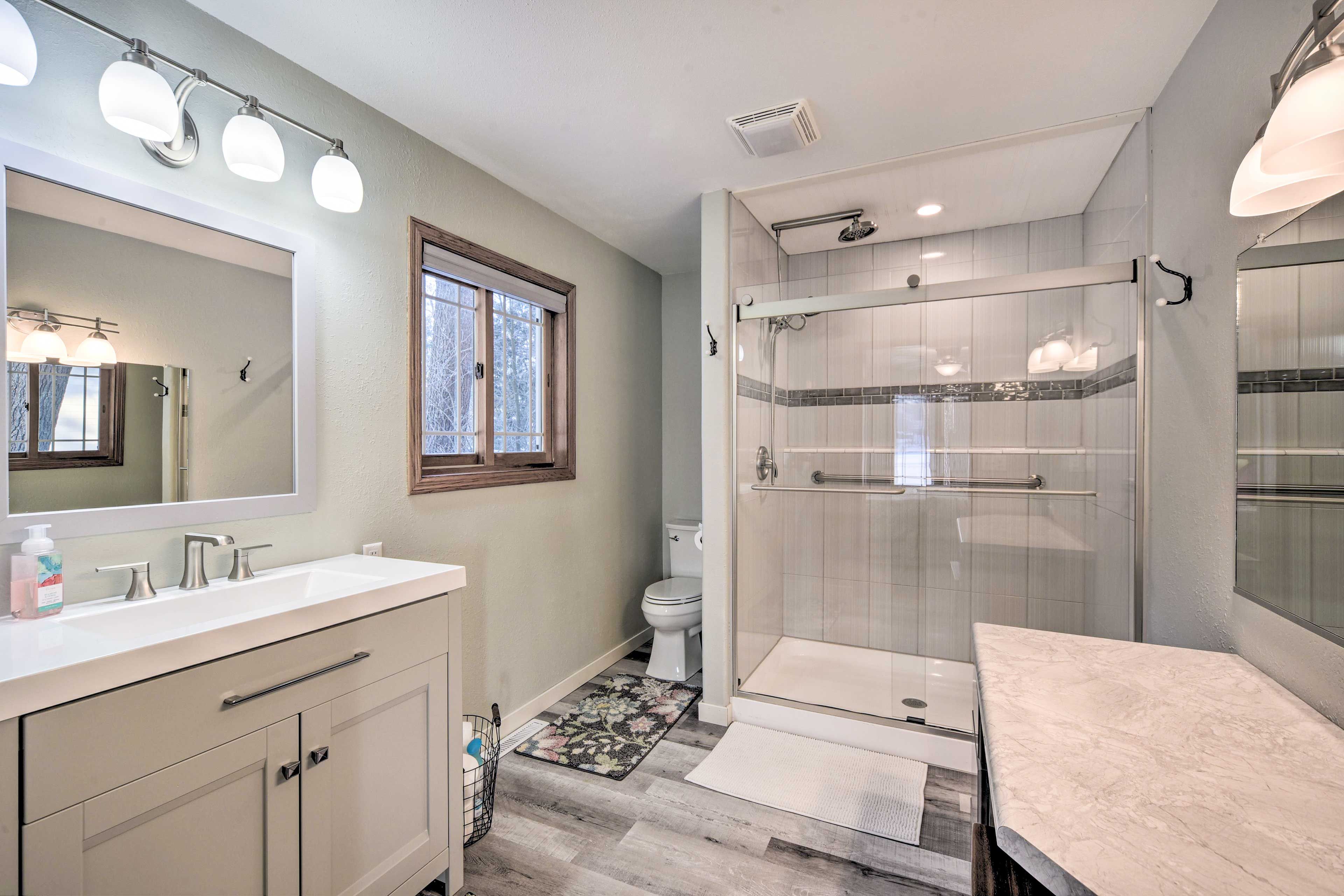 En-Suite Bathroom | Towels Provided