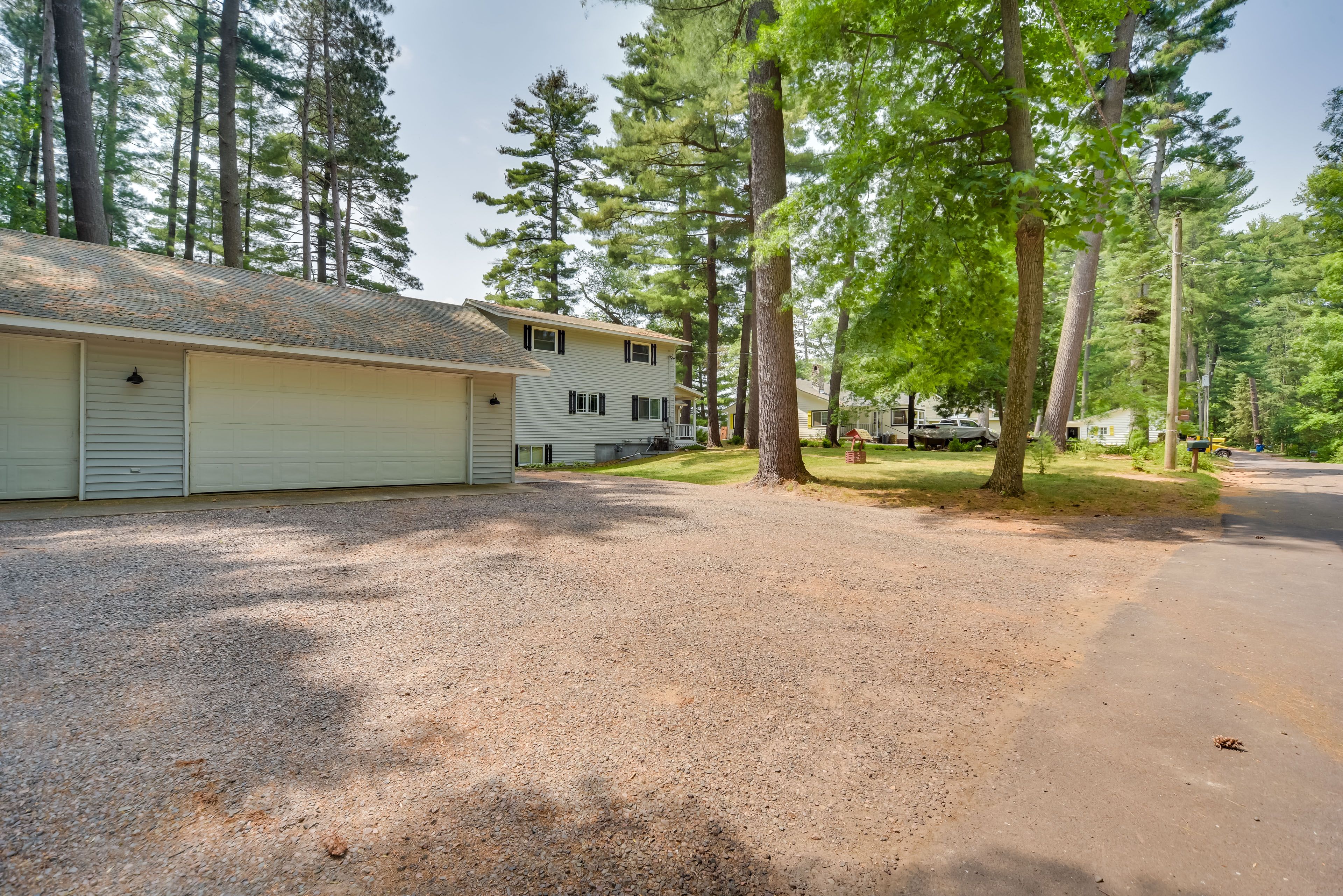 Parking | Driveway (5 Vehicles)