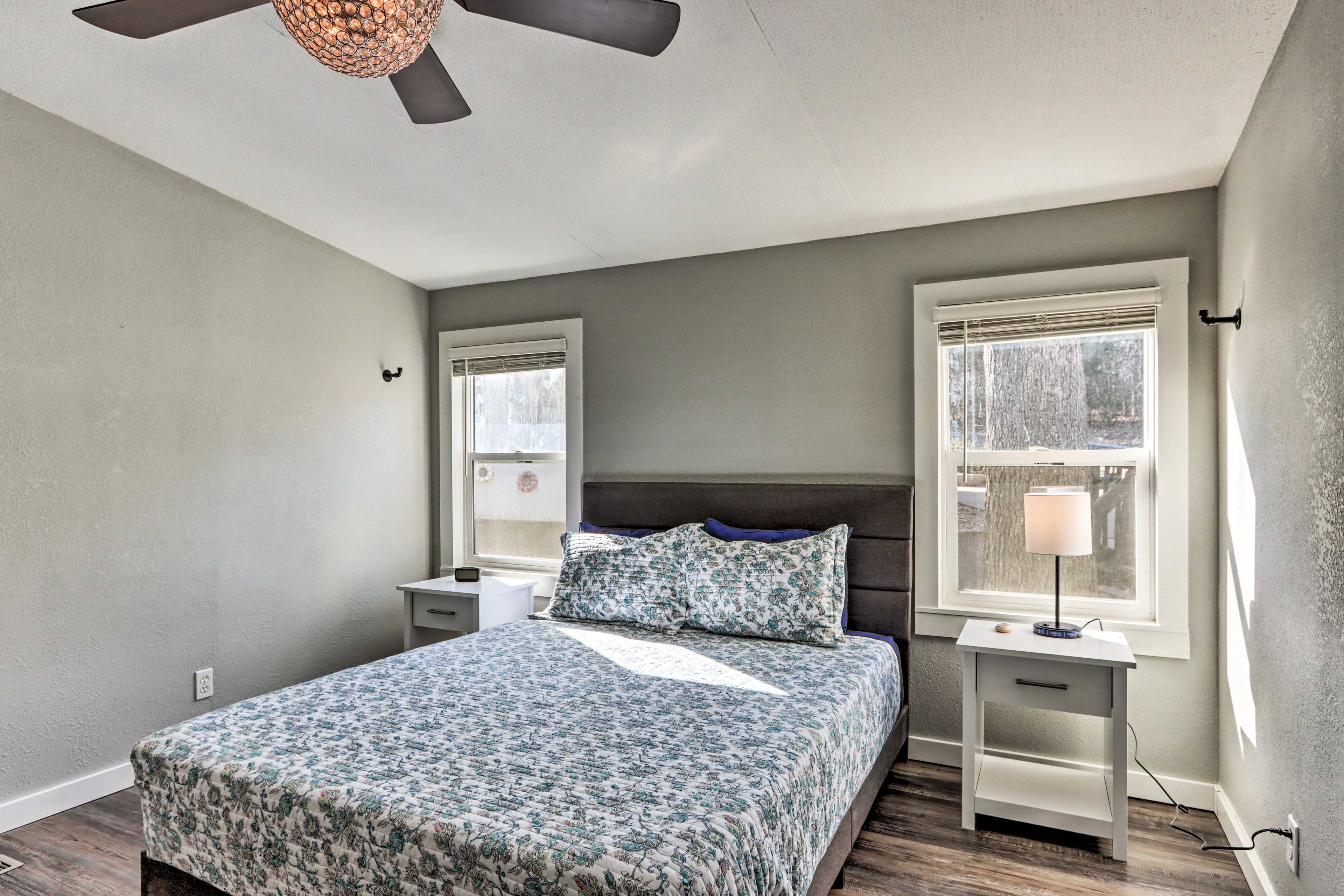 Bedroom 1 | Queen Bed | Full Futon