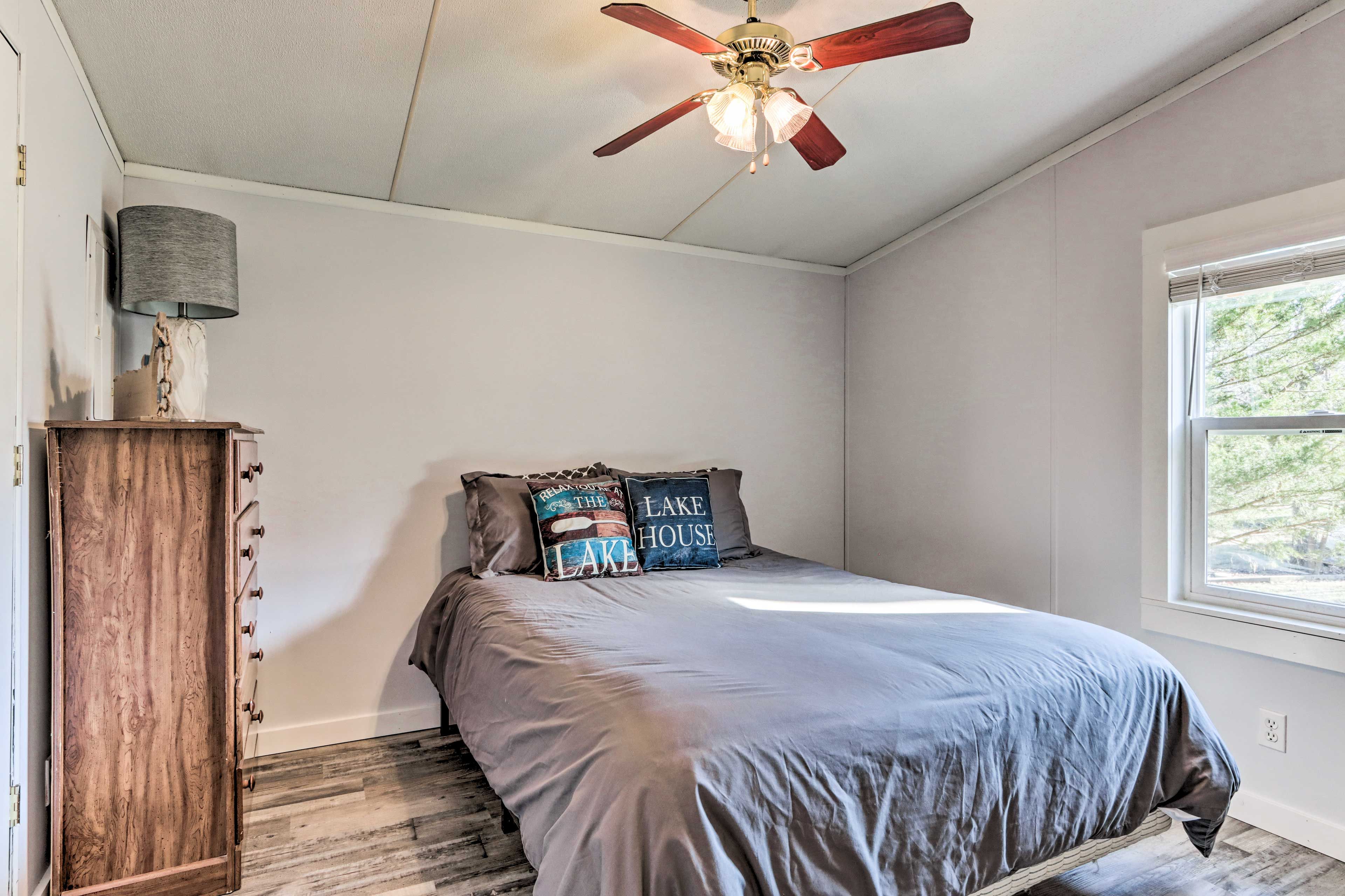 Bedroom 3 | Queen Bed