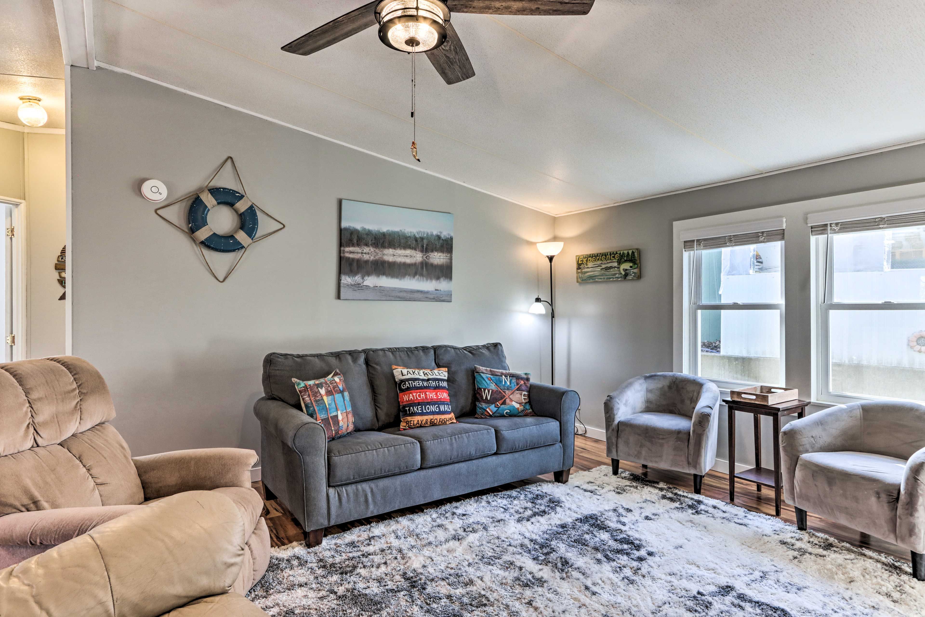 Living Room | Queen Sleeper Sofa | Free WiFi