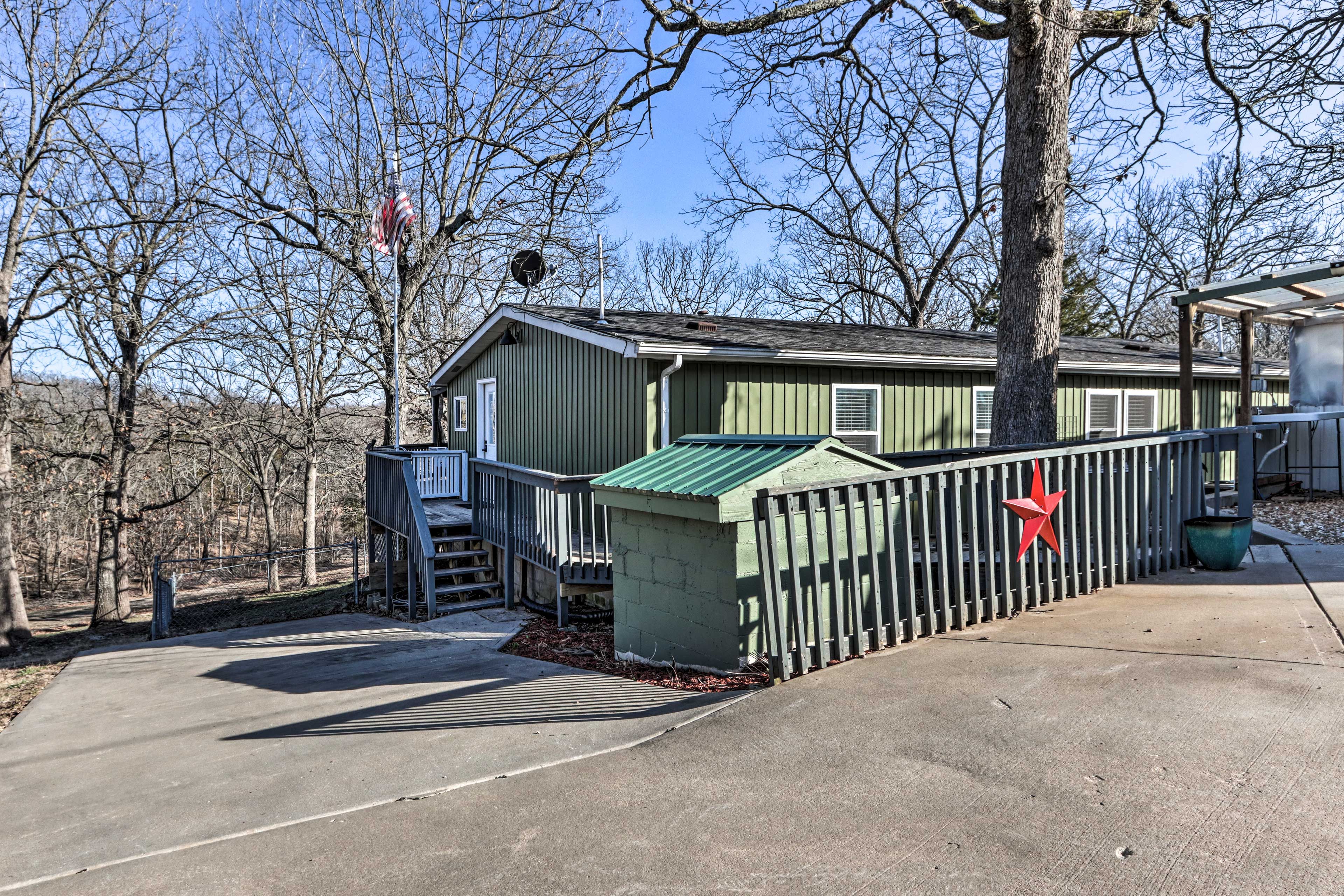 Parking | Driveway (1 Vehicle) | Street Parking