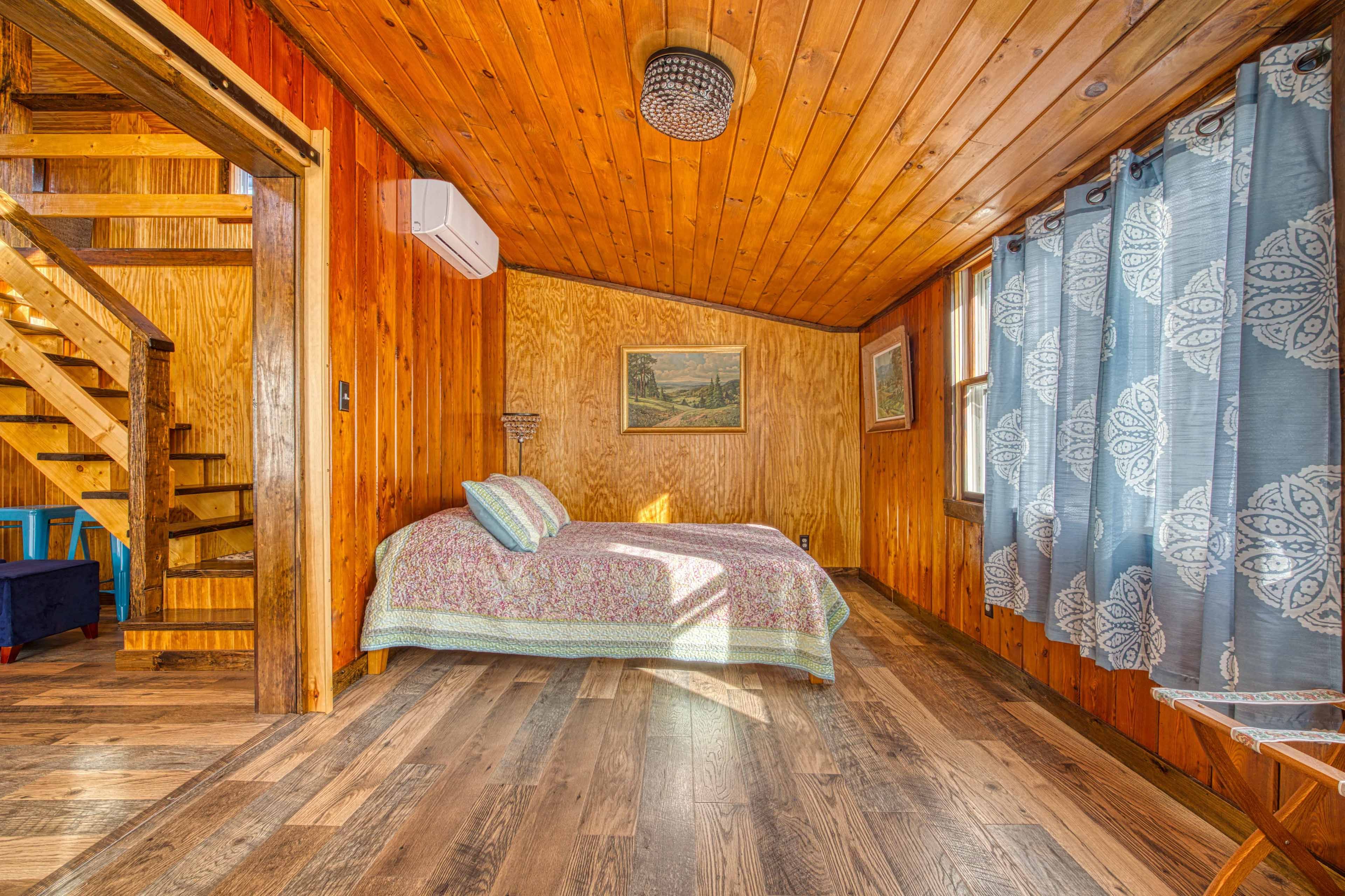 Bedroom 2 | Queen Bed