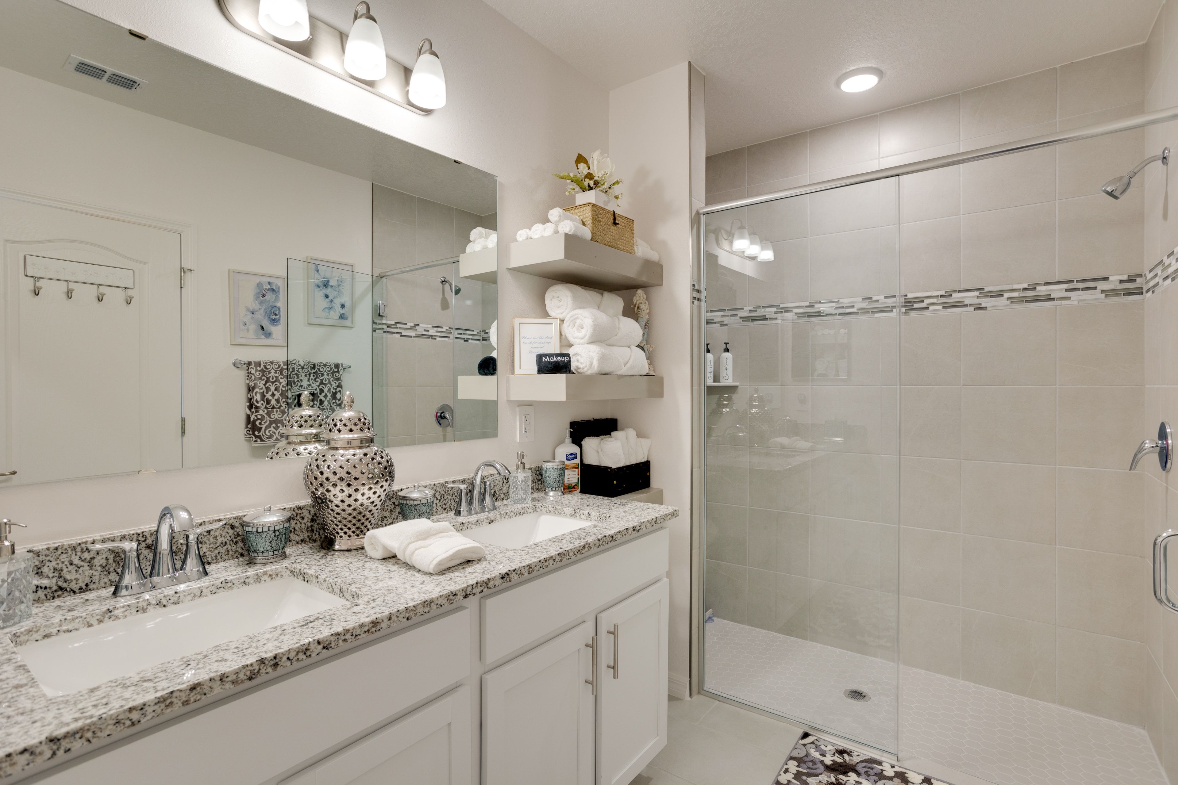 En-Suite Bathroom | Complimentary Toiletries | Walk-In Shower