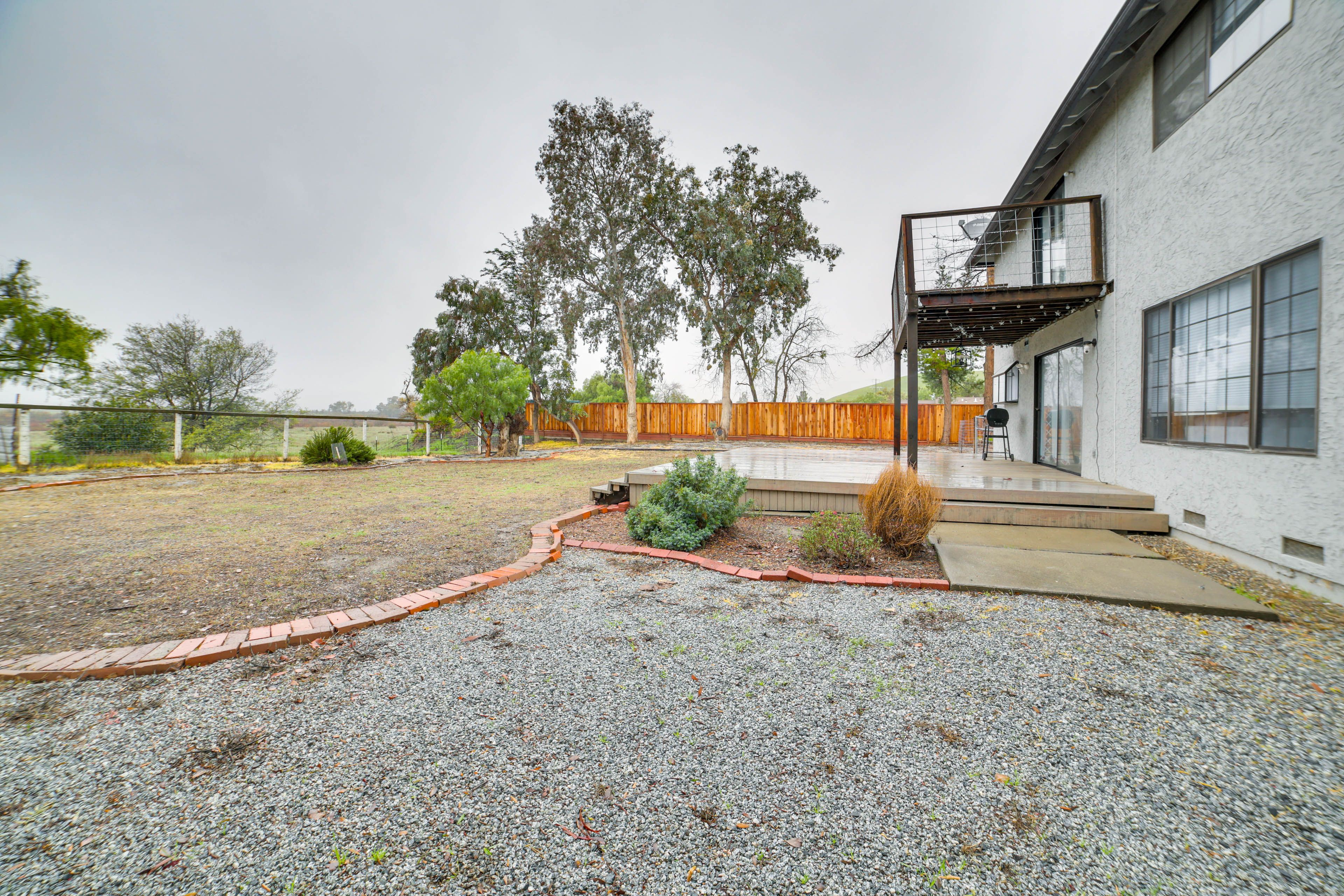 Backyard | Charcoal Grill (Charcoal Provided) | Fenced-In Yard