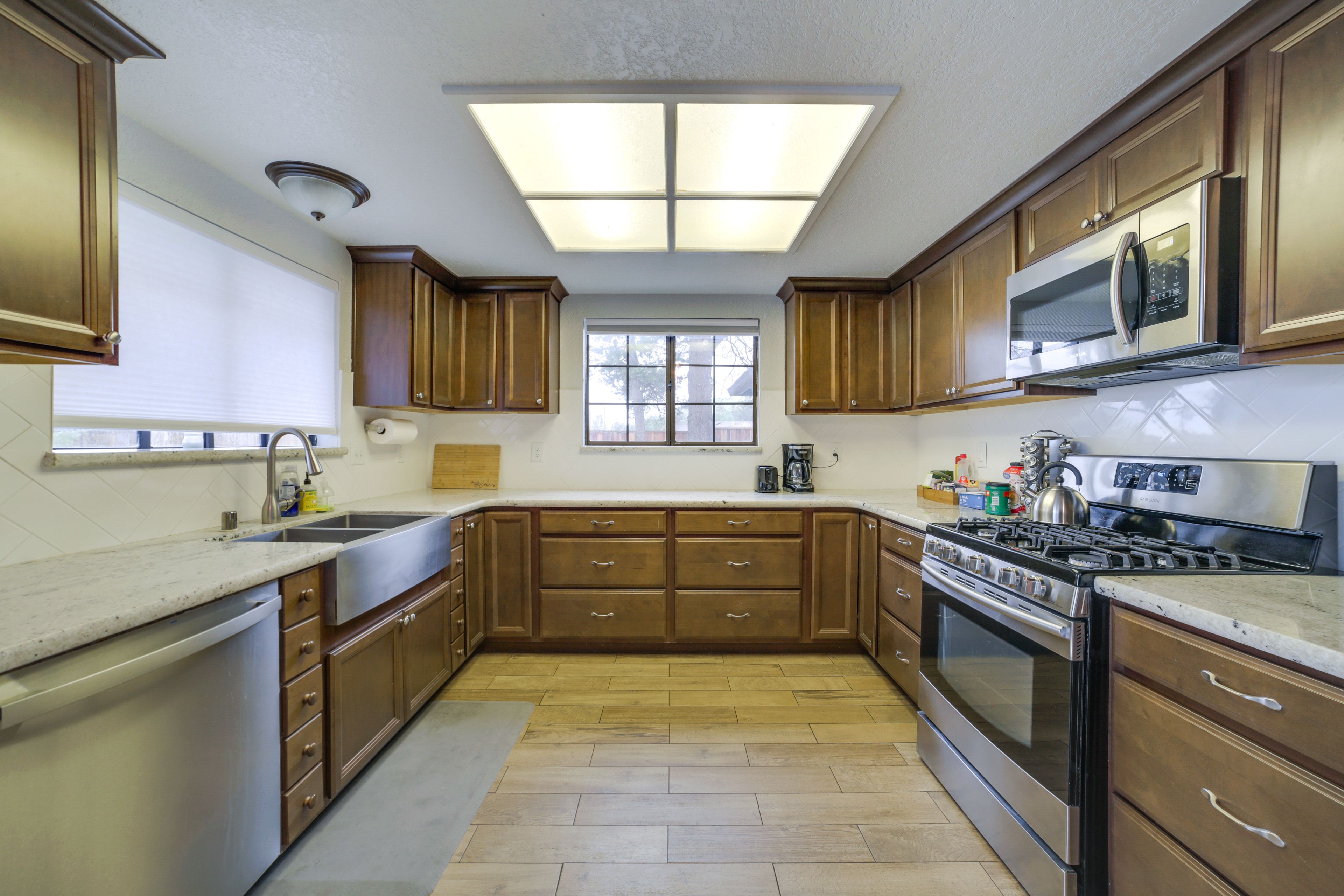 Kitchen | Blender | Trash Bags & Paper Towels
