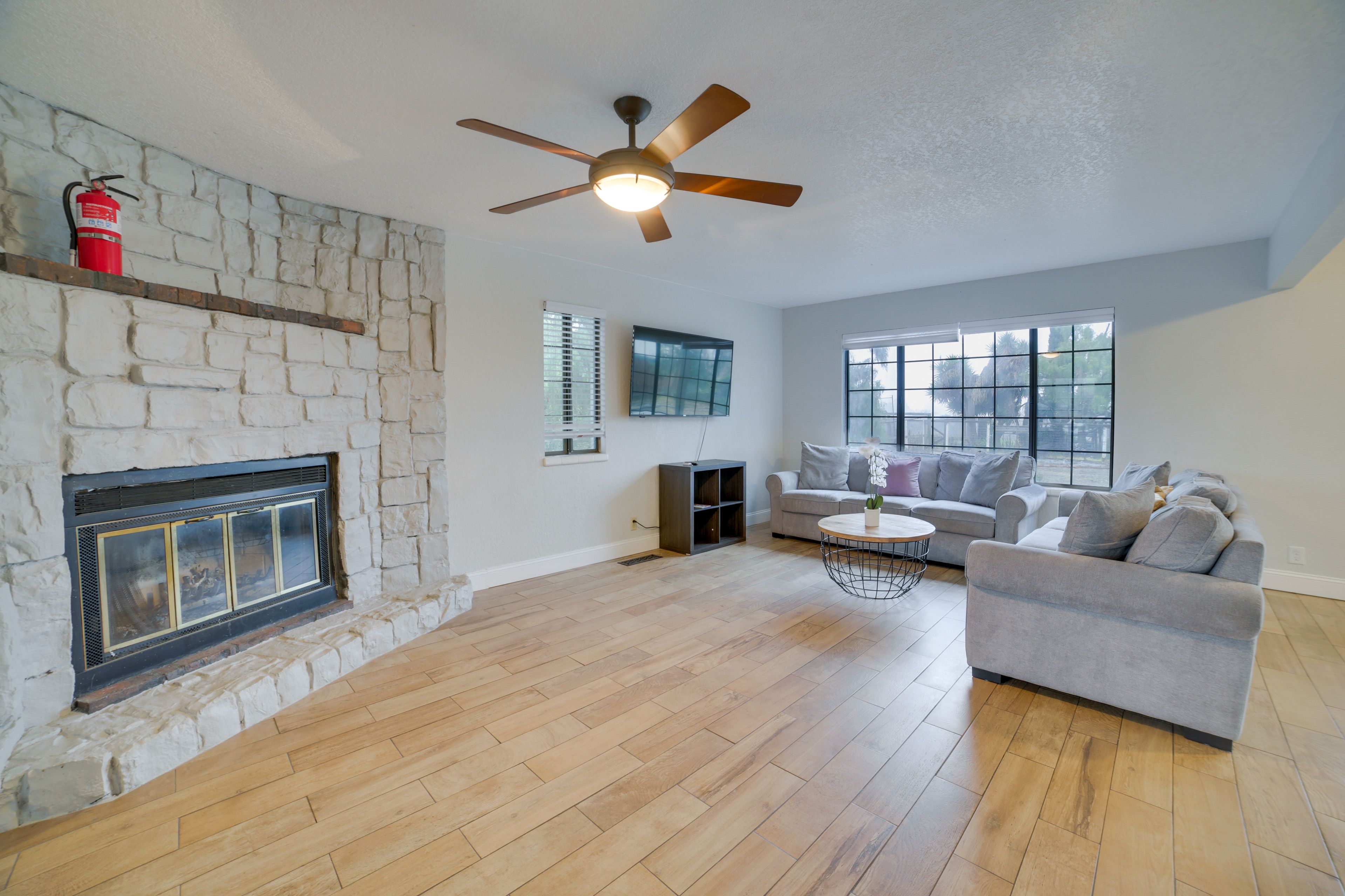 Living Room | Fireplace