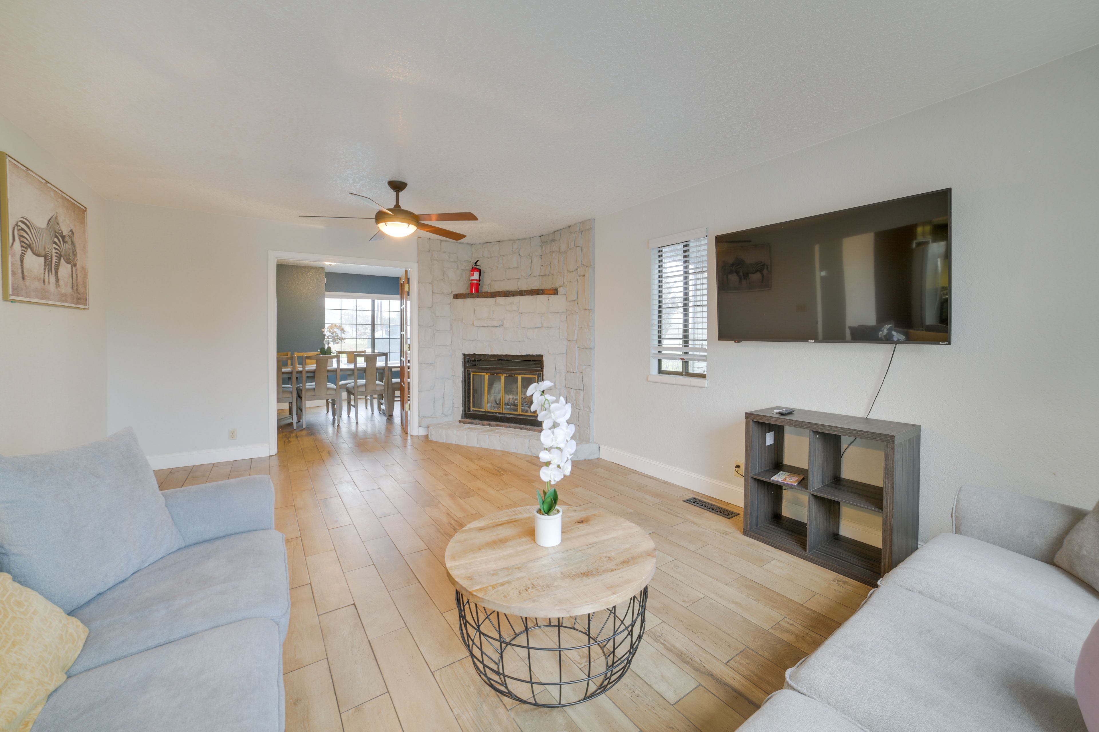 Living Room | Central A/C | Free WiFi