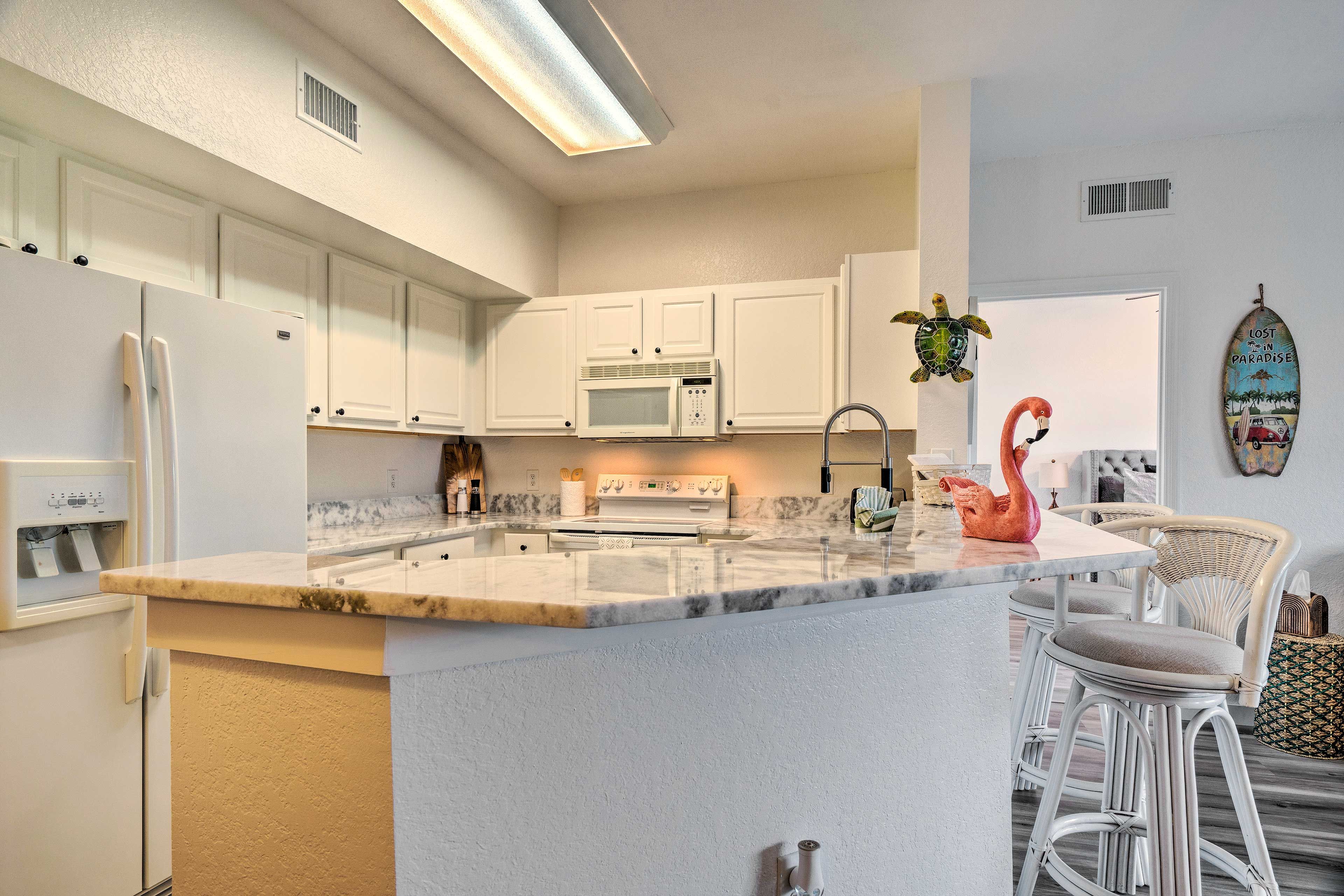 Kitchen | Dishwasher | Island w/ Seating | Coffee Maker | Cooking Basics
