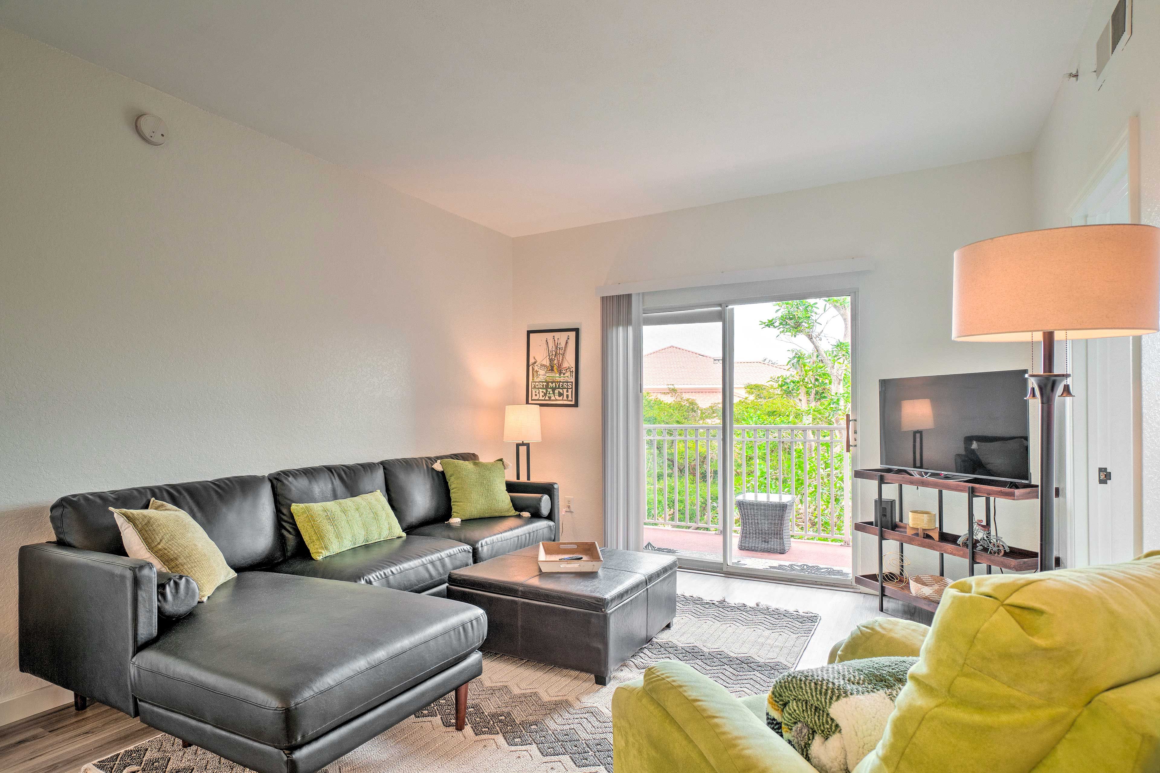 Fort Myers Vacation Rental | 2BR | 2BA | Stairs Required | 985 Sq Ft