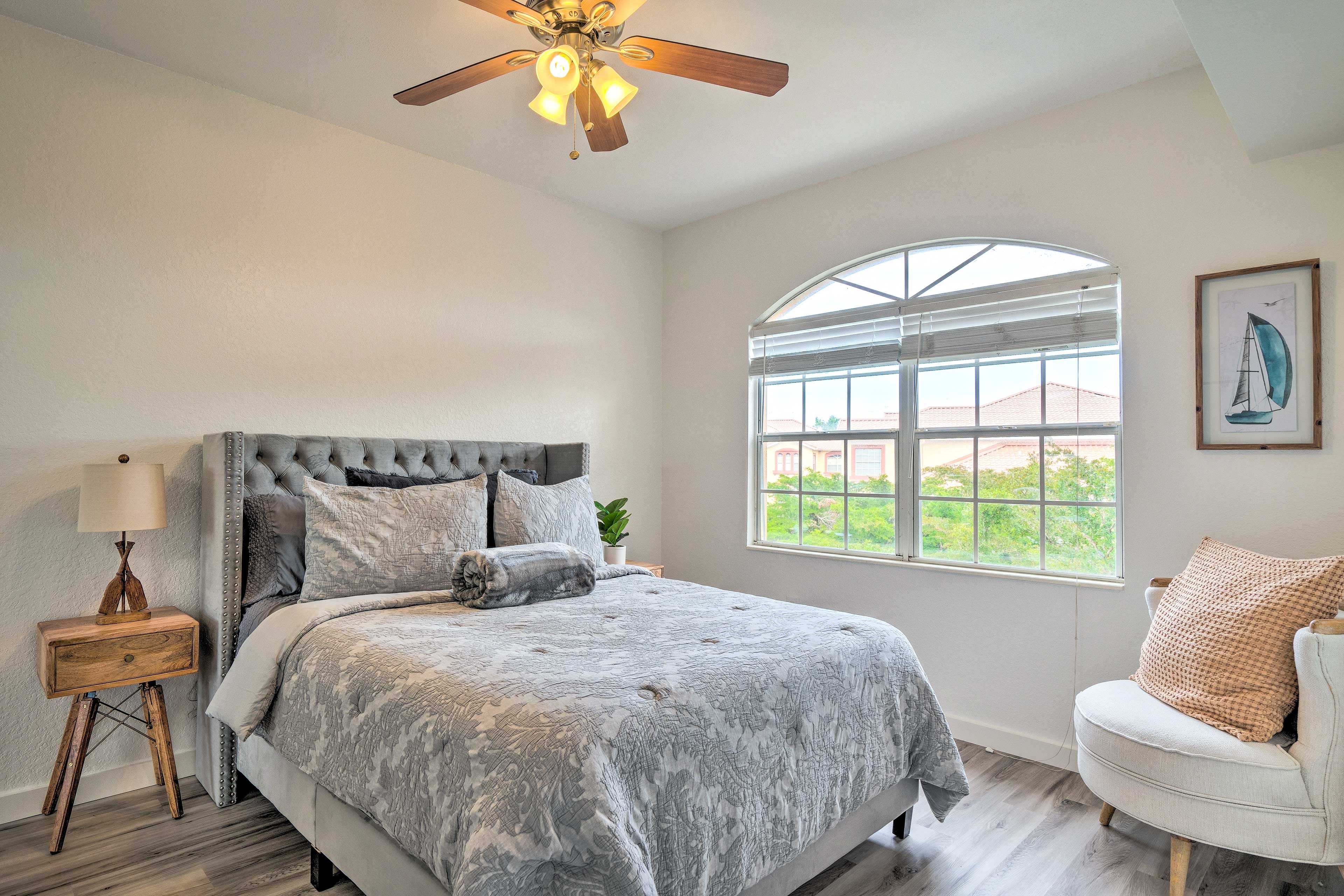 Bedroom 1 | Queen Bed | Linens Provided | En-Suite Bathroom