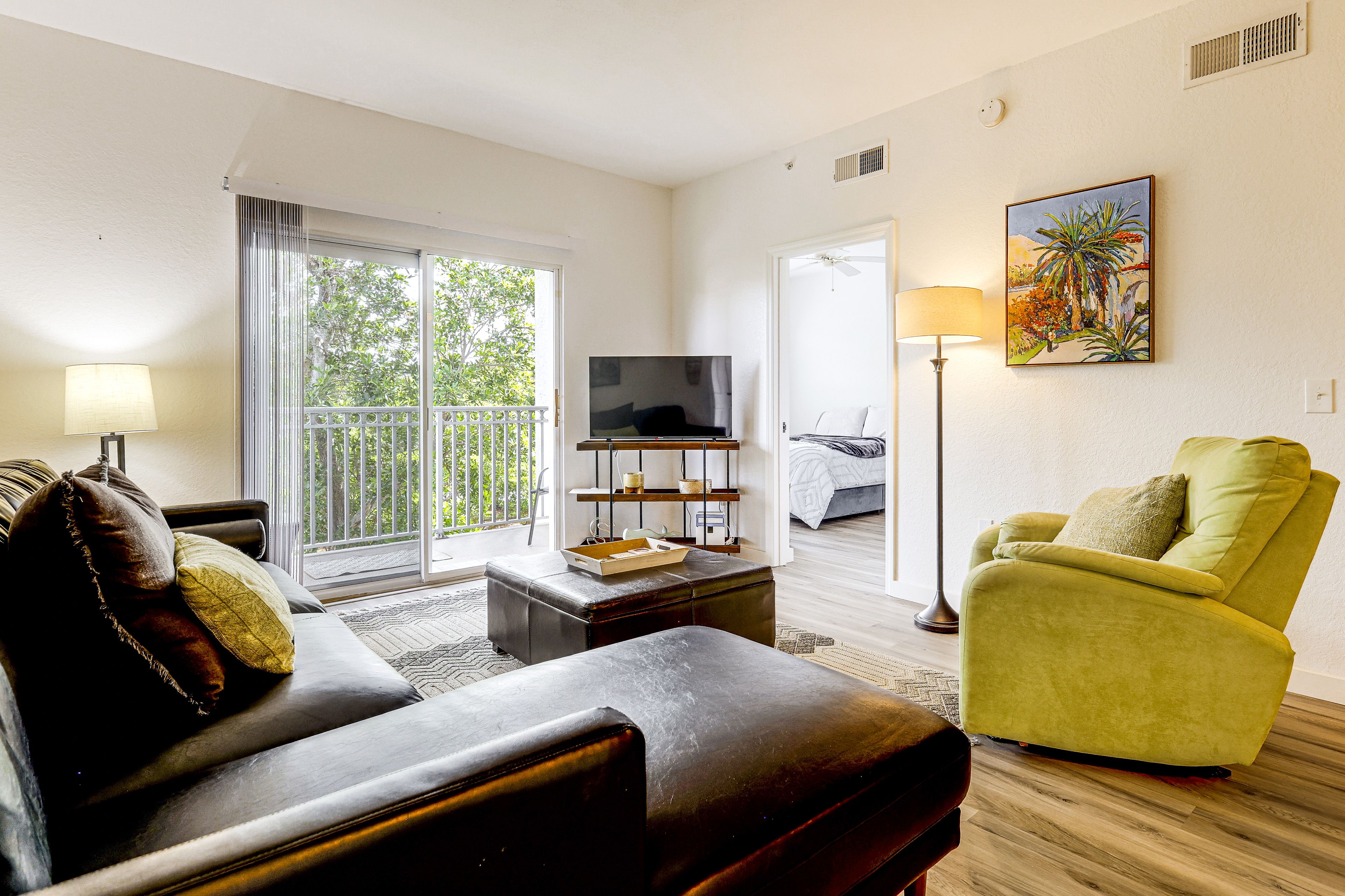 Living Room | Central A/C | Free WiFi | Smart TV