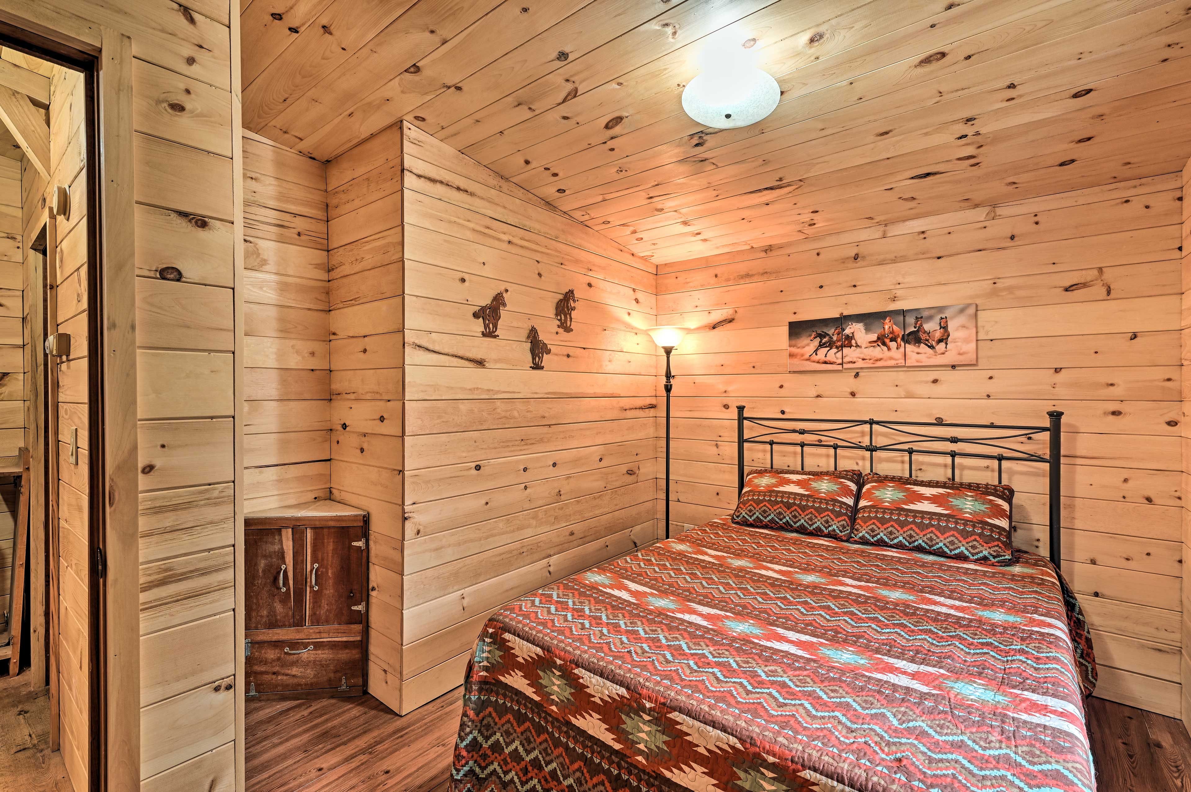 Bedroom 2 | Queen Bed | Linens Provided