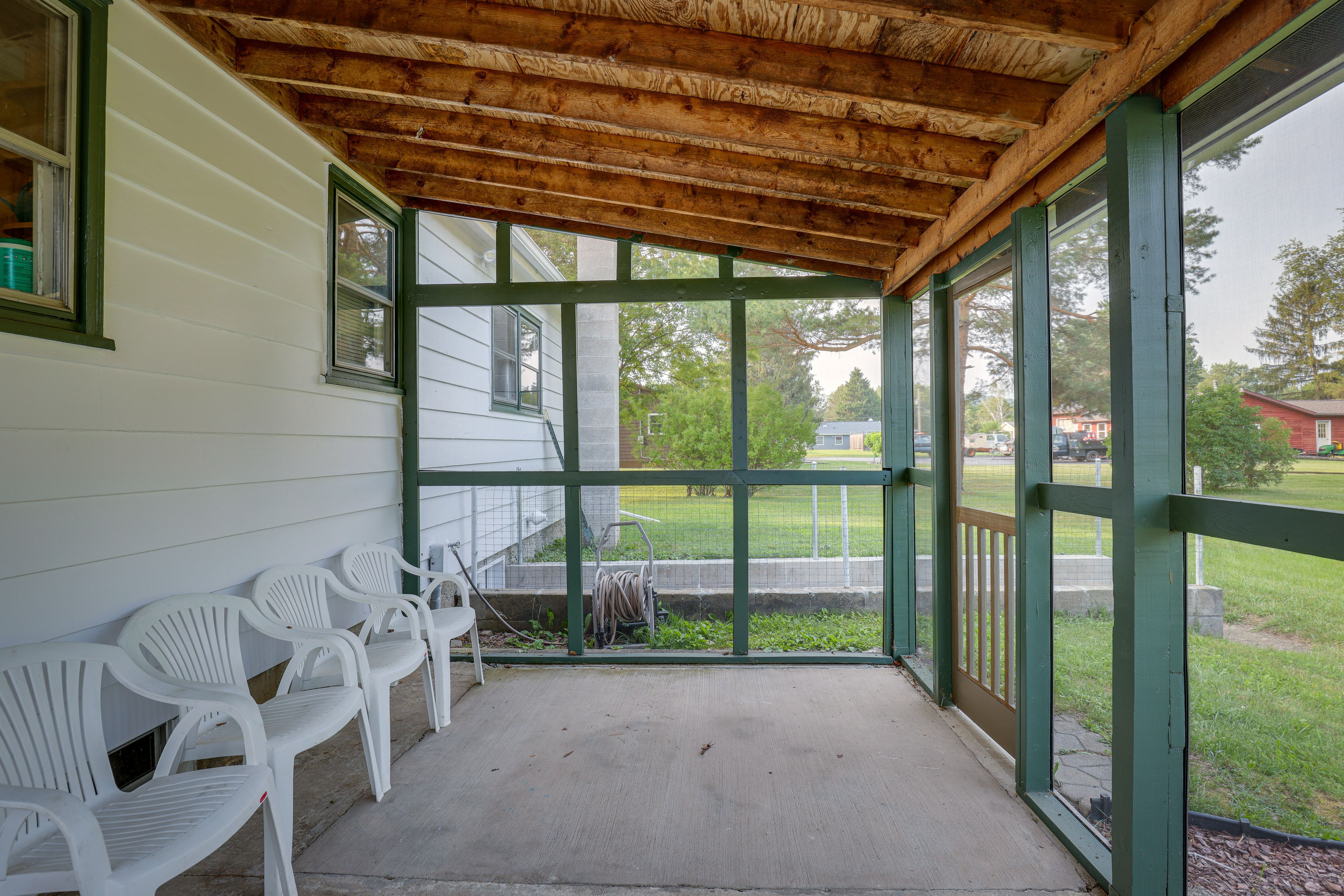 Screened-In Patio