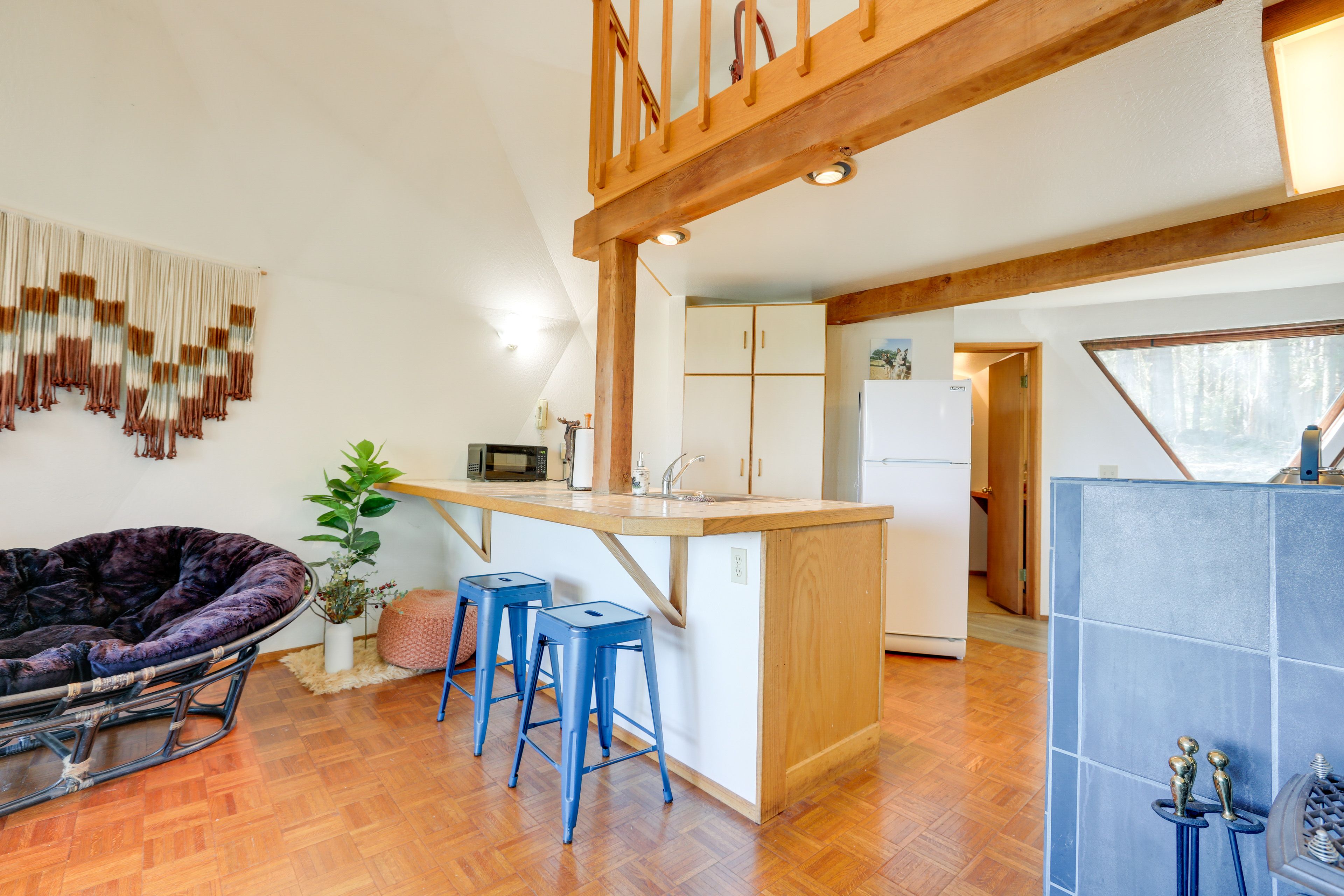 Kitchen | Breakfast Bar | Cooking Basics Supplied