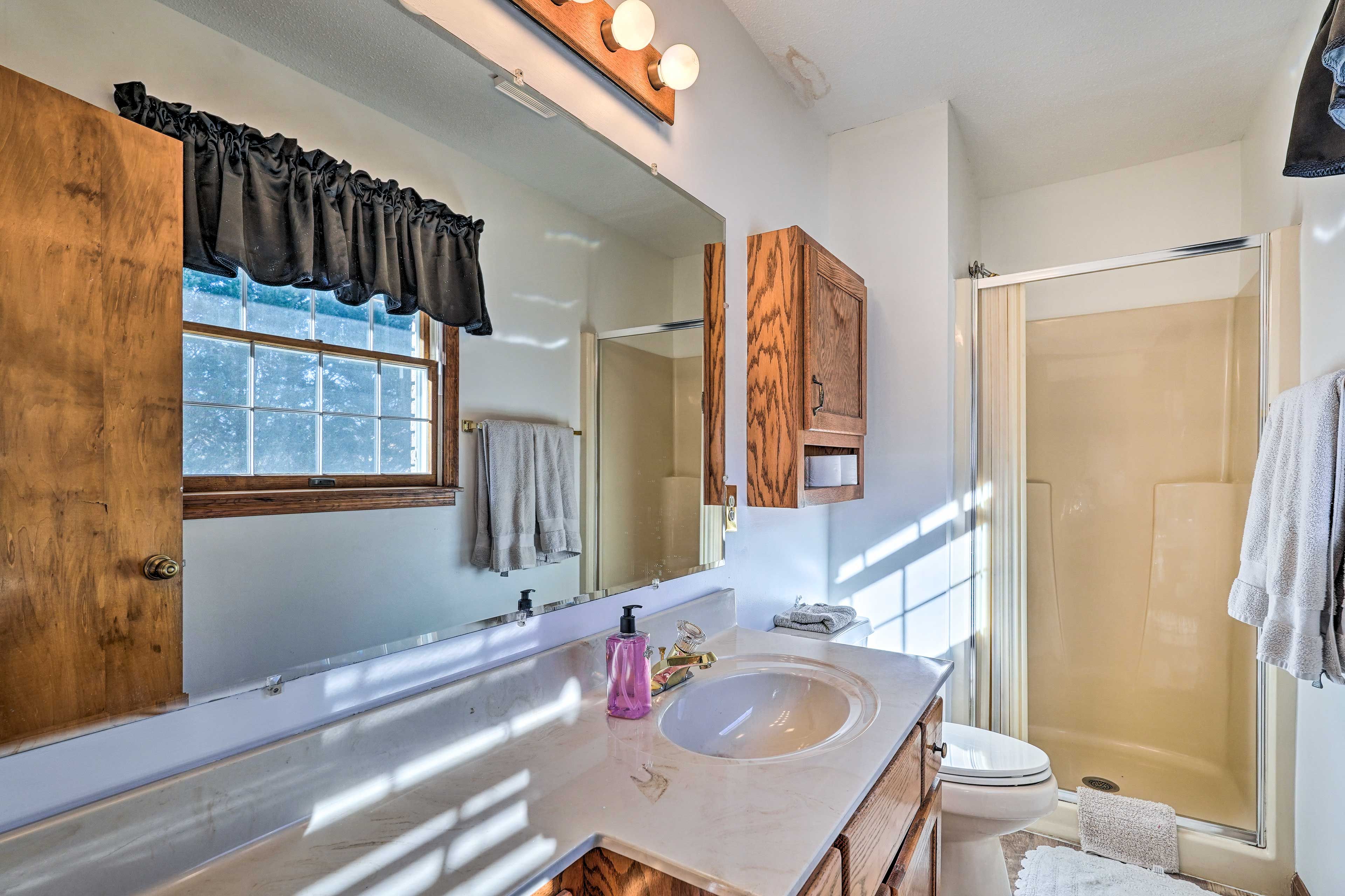 En-Suite Bathroom | Complimentary Toiletries
