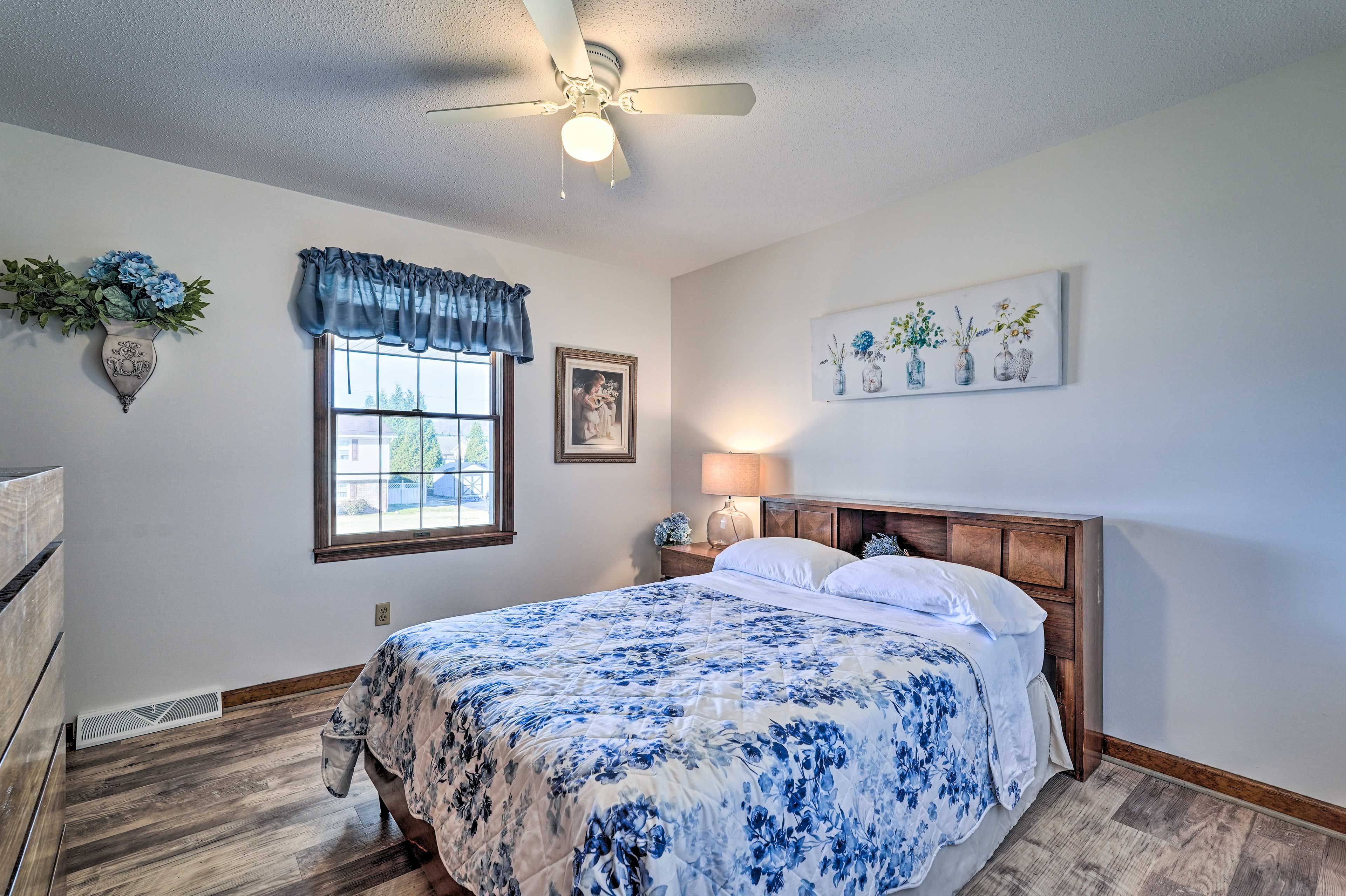 Bedroom 2 | Queen Bed | Linens Provided
