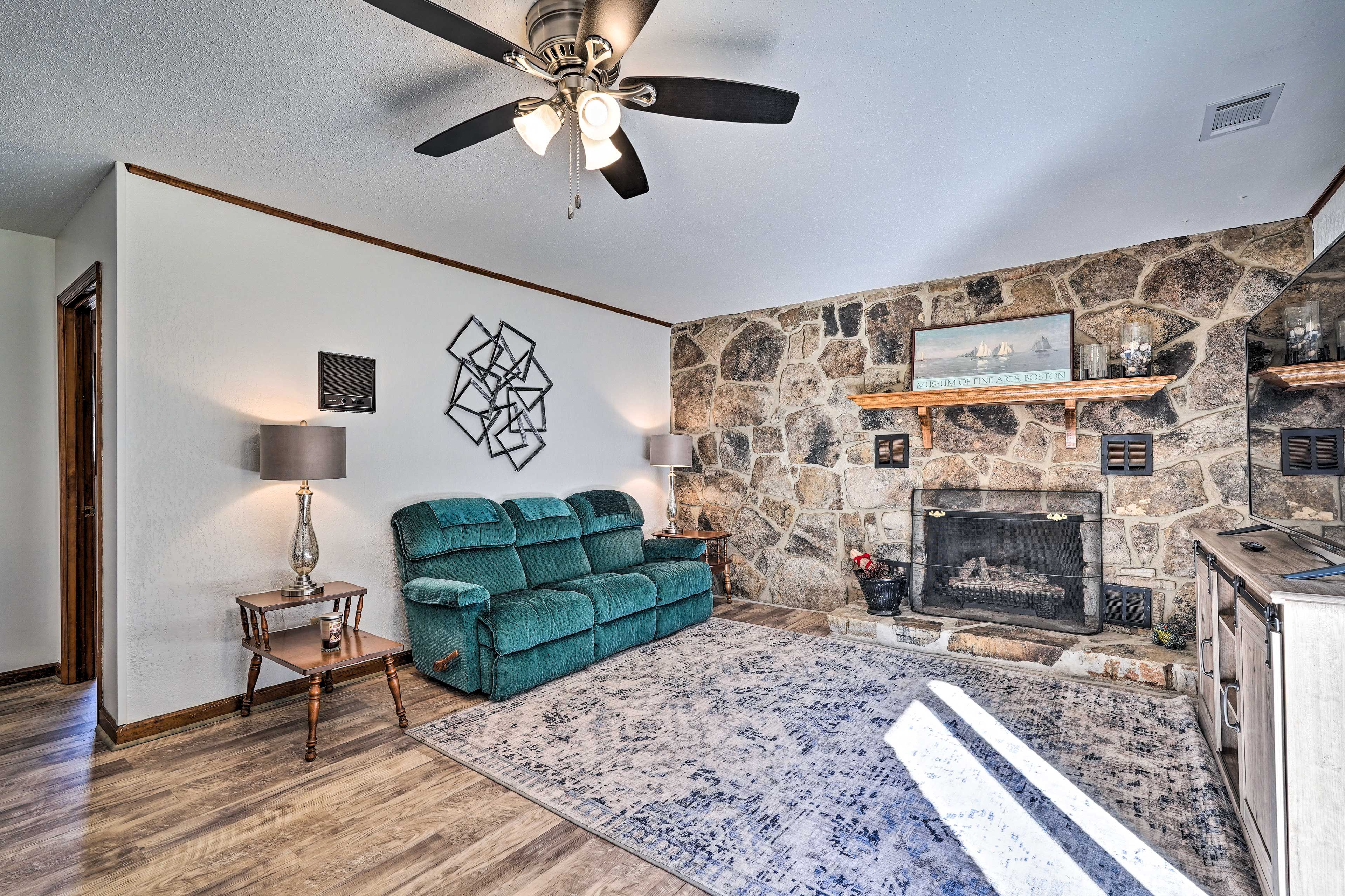 Living Room | Central A/C | Board Games | Jukebox