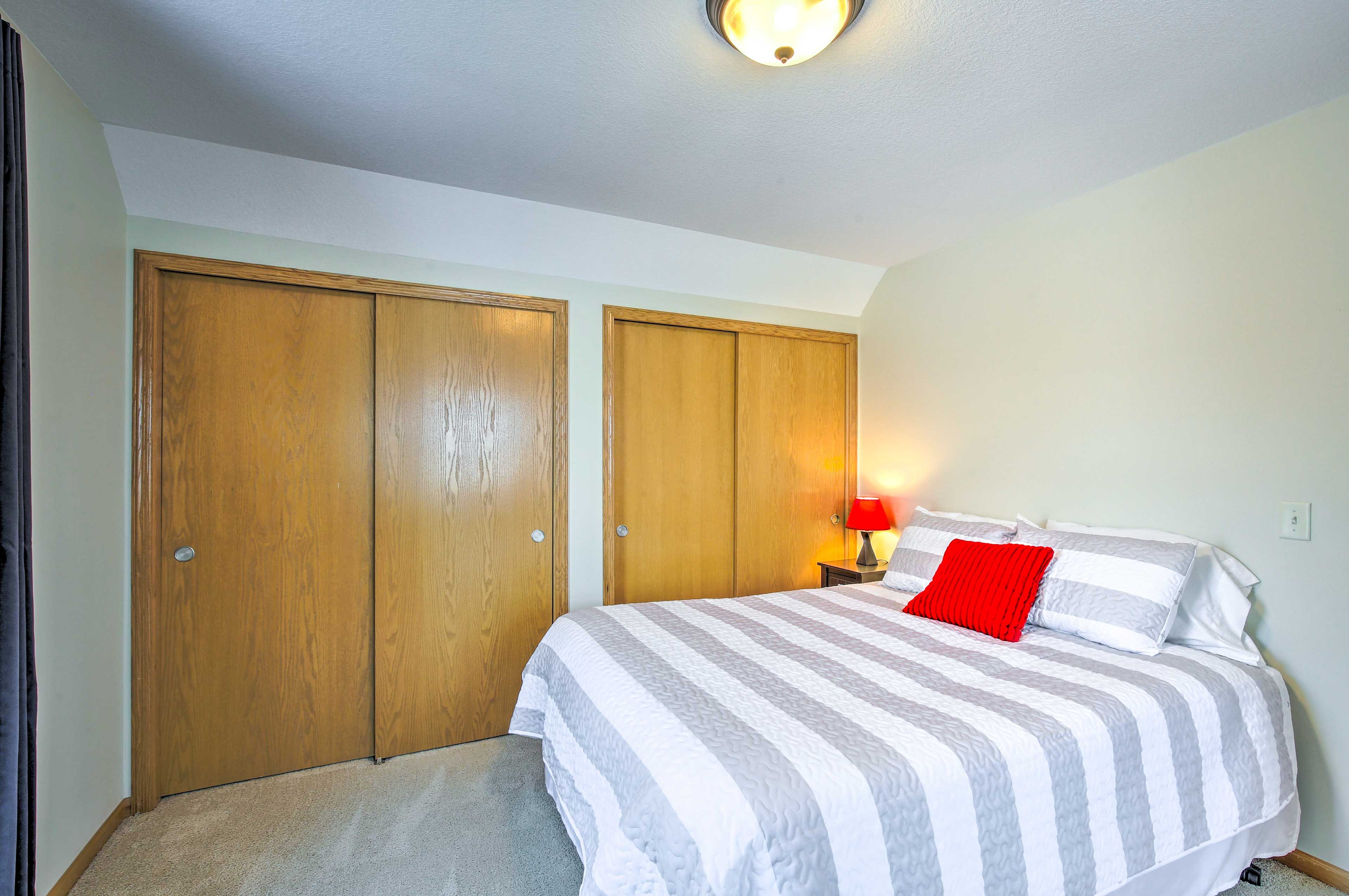 Bedroom 3 | Queen Bed