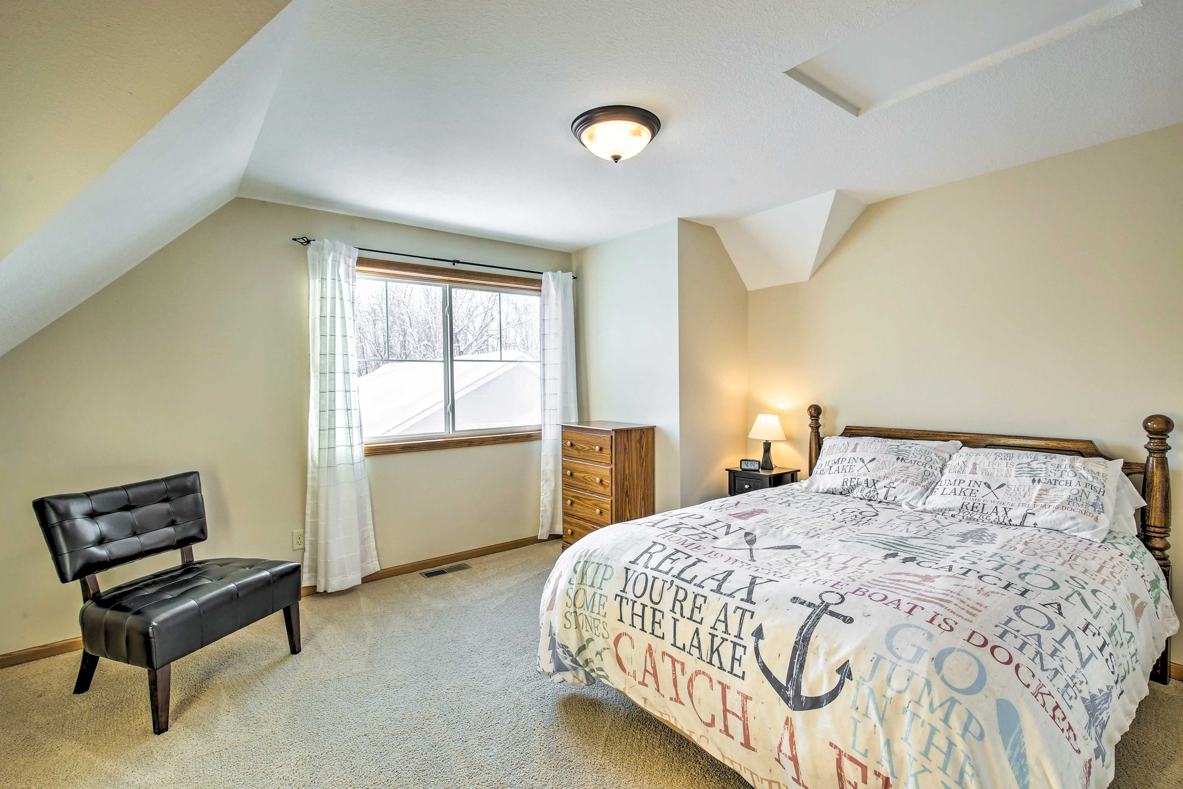 Bedroom 2 | Queen Bed