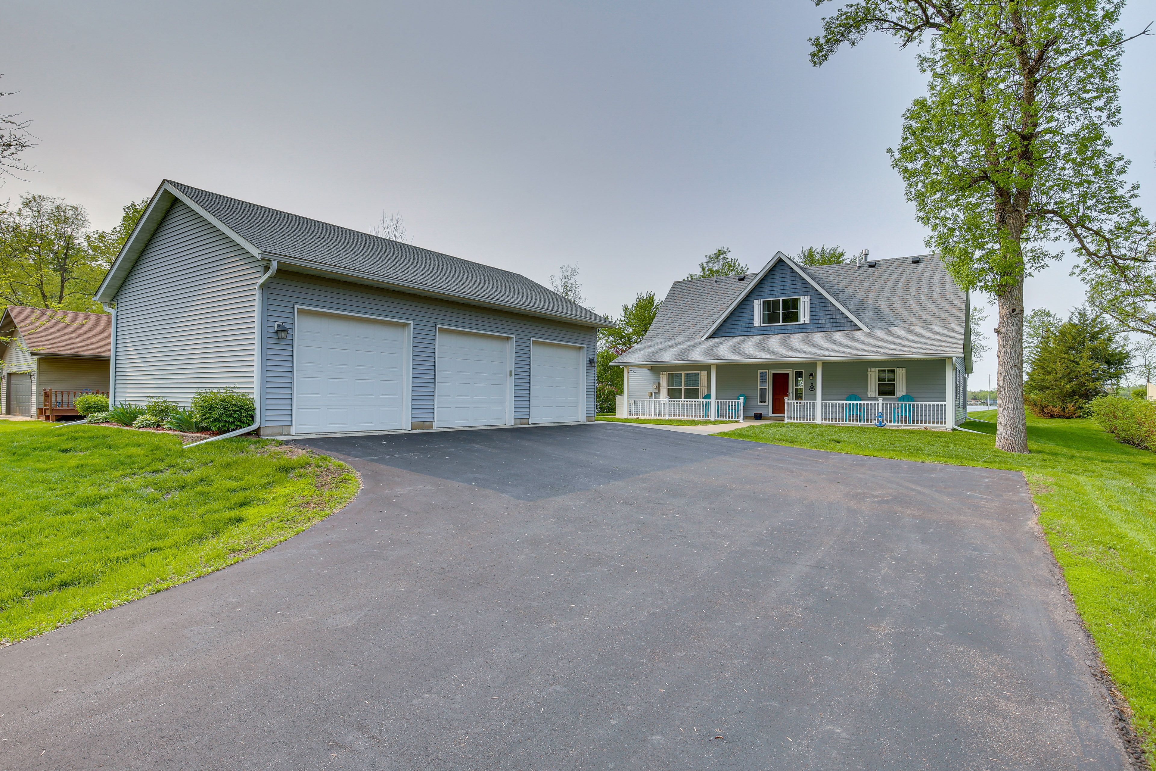 Parking | Driveway (5 Vehicles) | RV/Trailer Parking Allowed On-Site