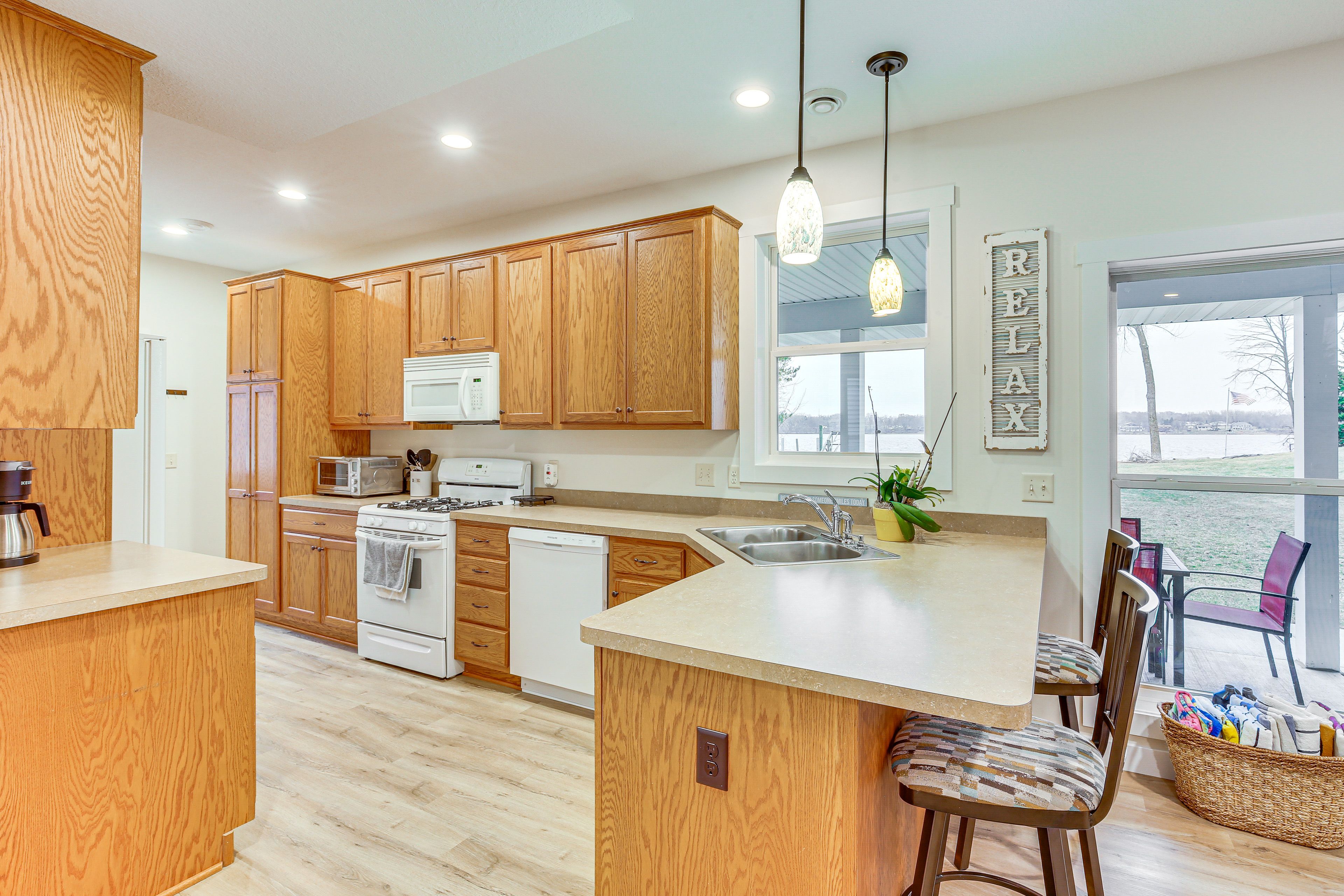 Kitchen | Cooking Basics | Coffee Maker | Paper Towels/Trash Bags Provided