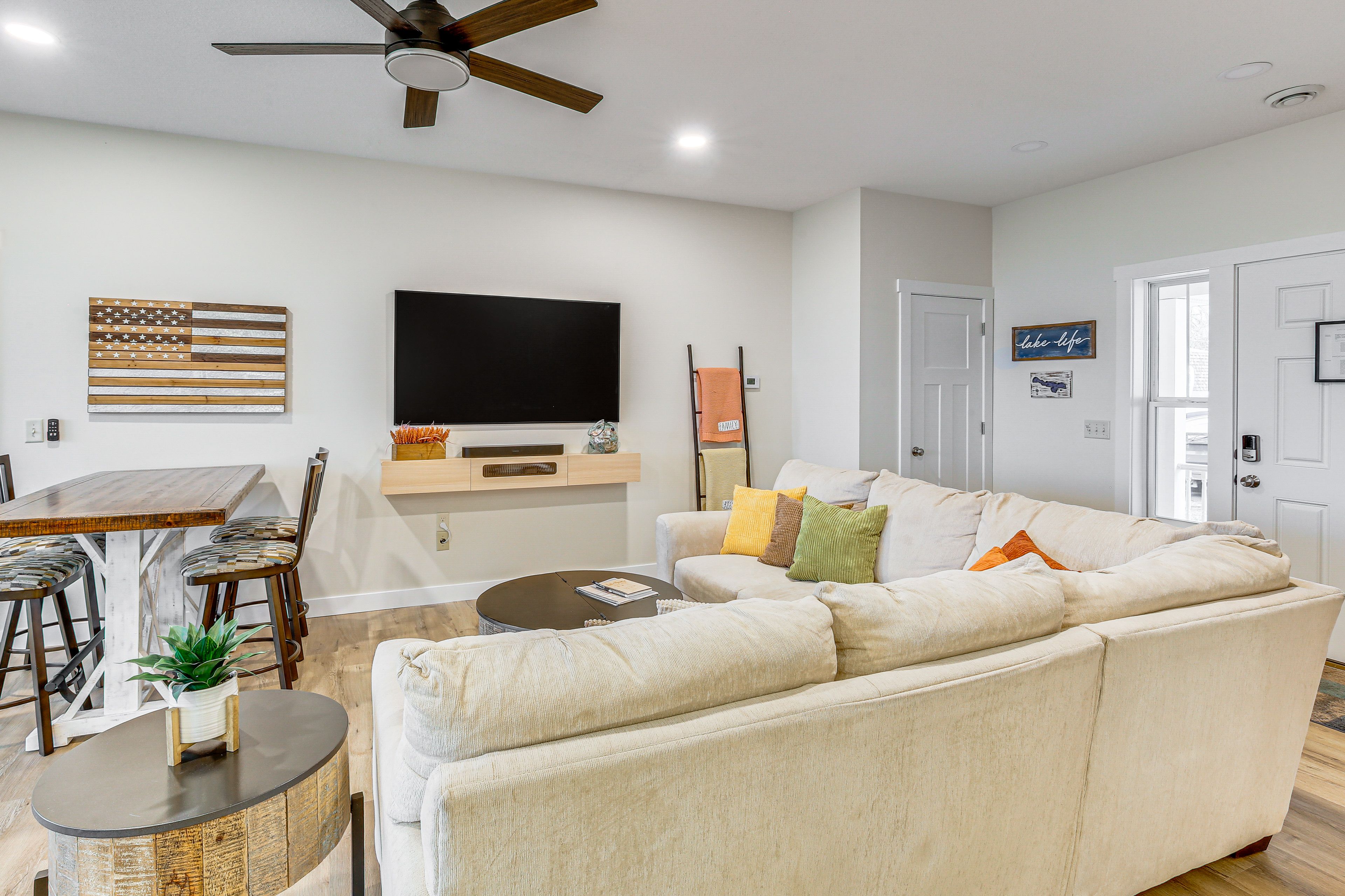 Living Room | Flat-Screen TV | Dining Area