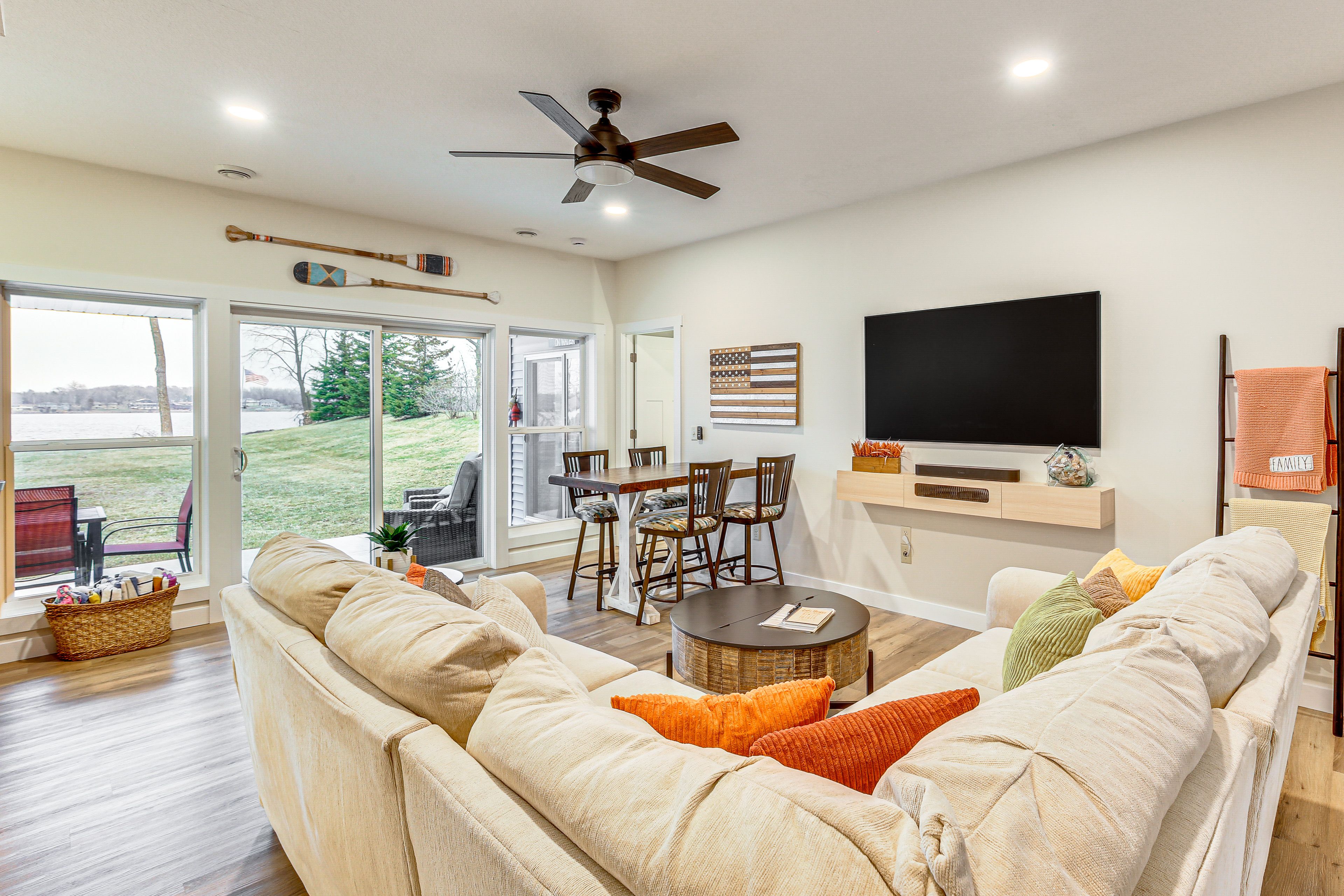 Living Room | Free WiFi | Central A/C & Heat