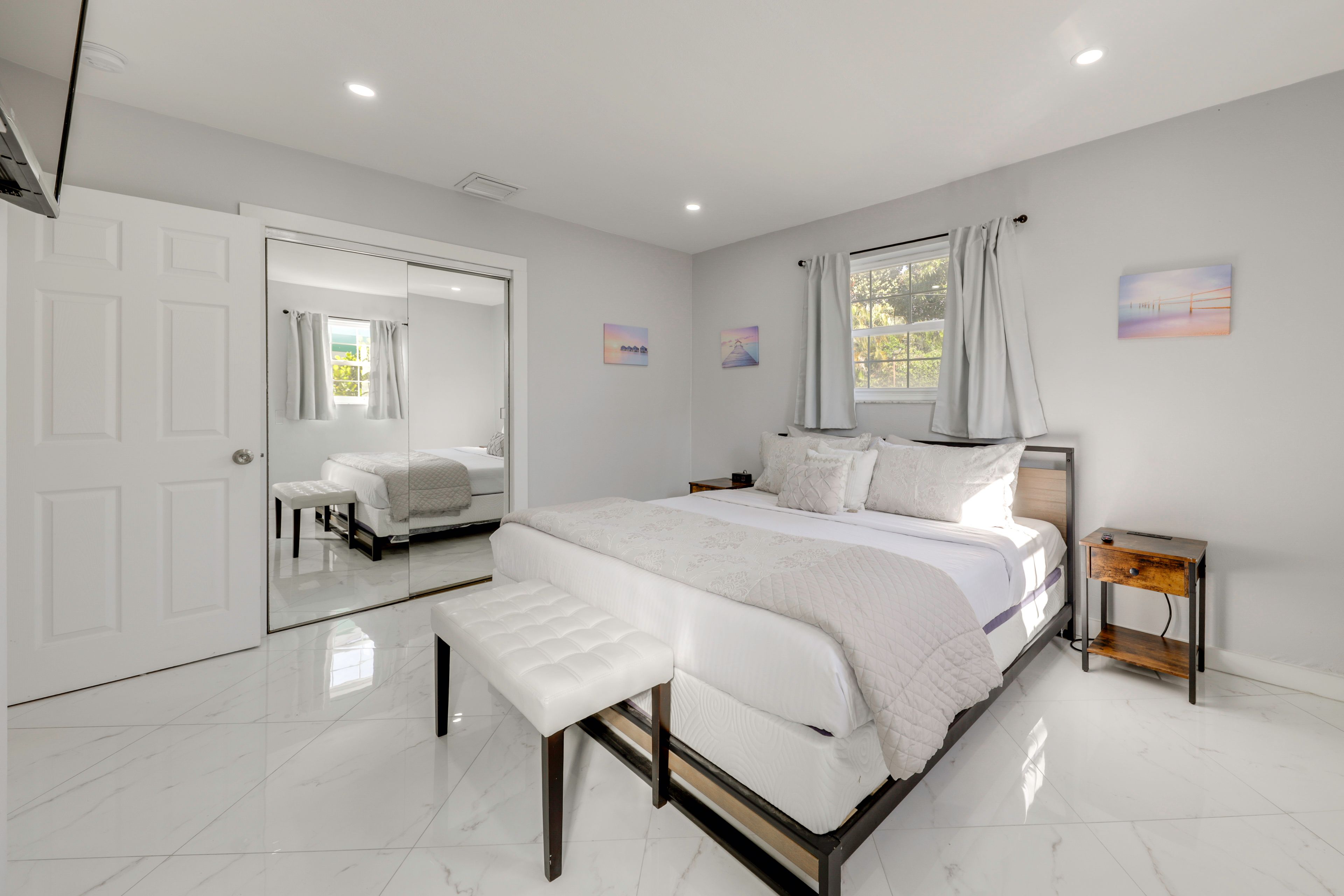 Bedroom 1 | King Bed