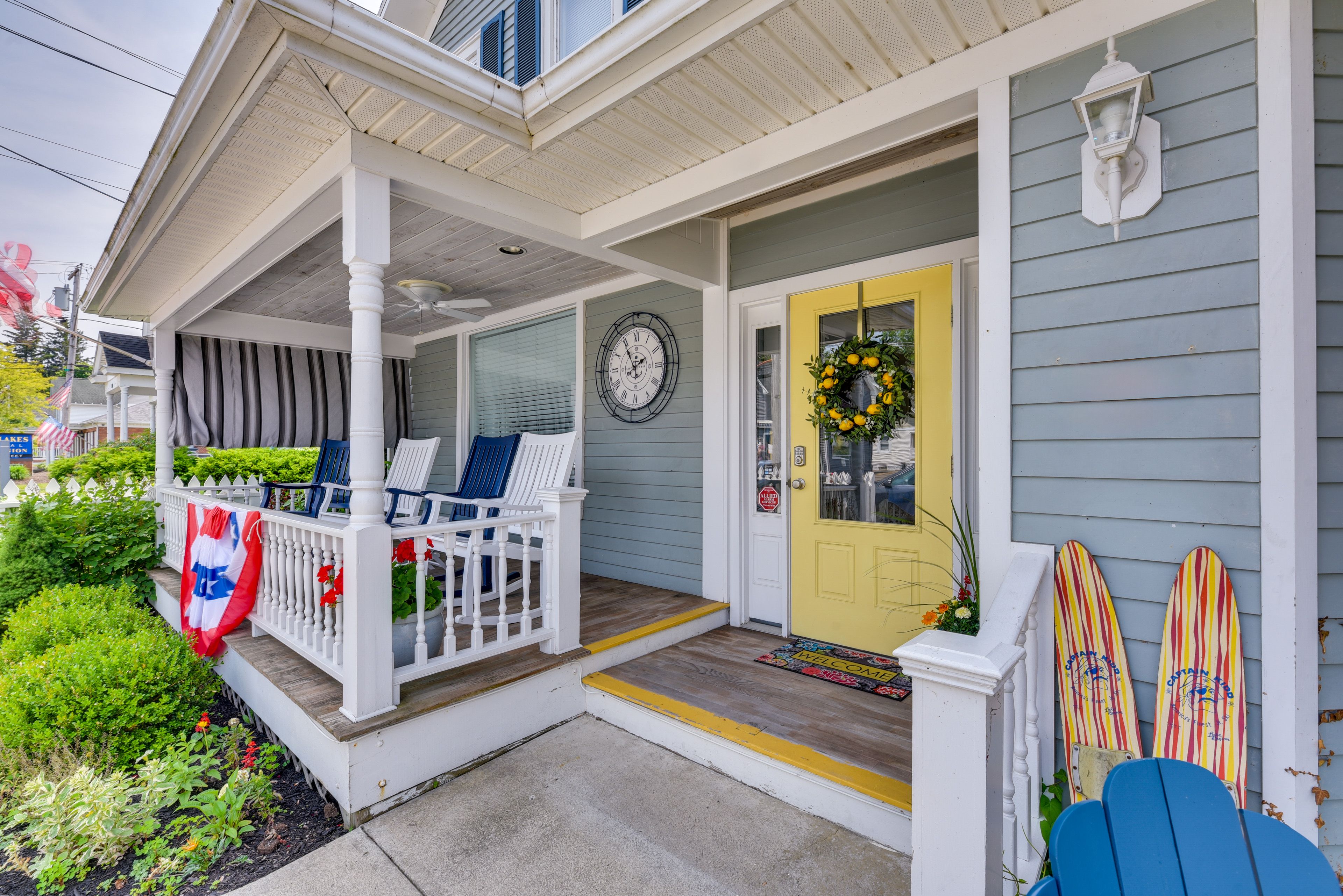 Private Front Porch w/ Seating