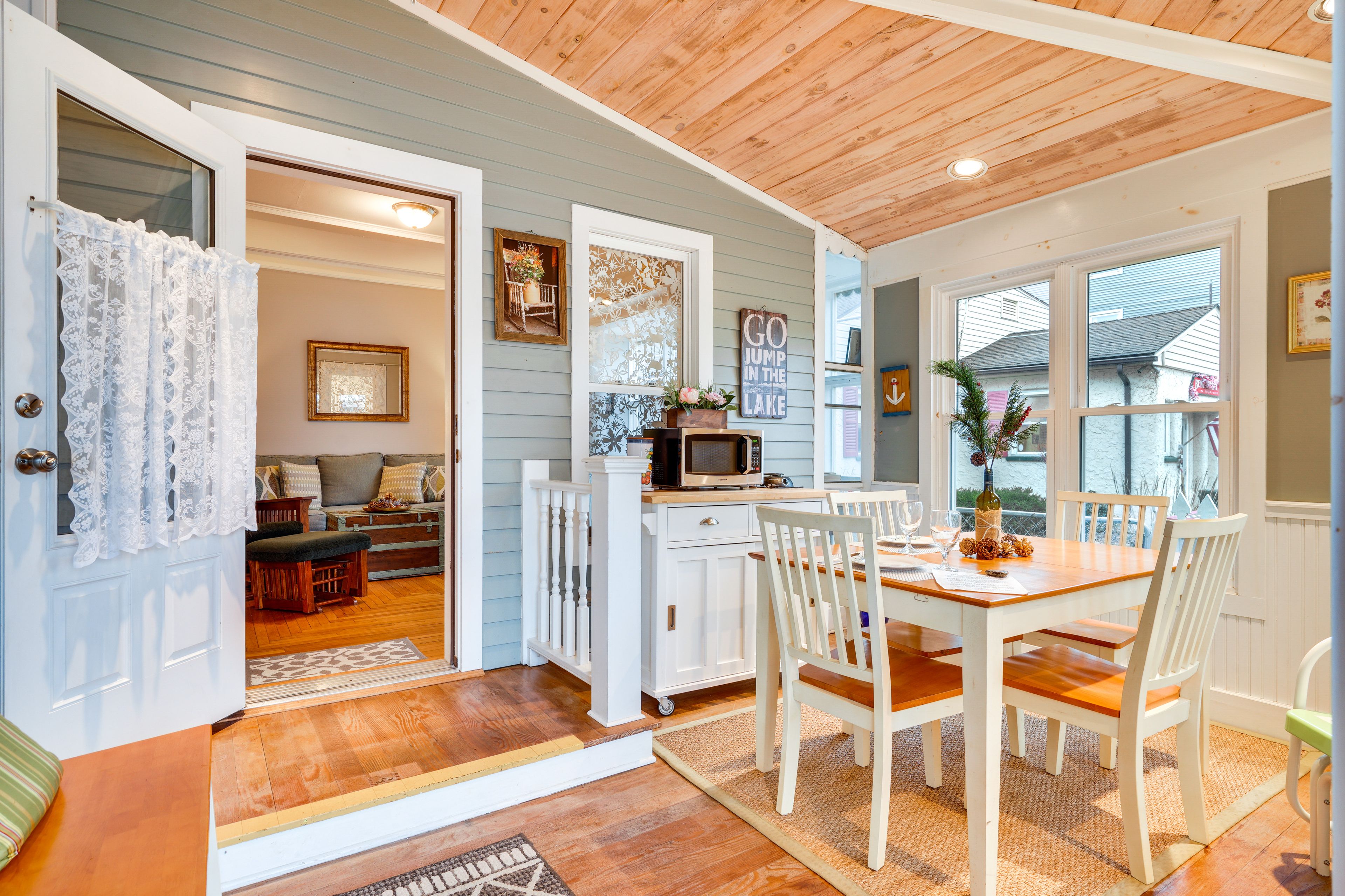 Dining Area | Dishware & Flatware