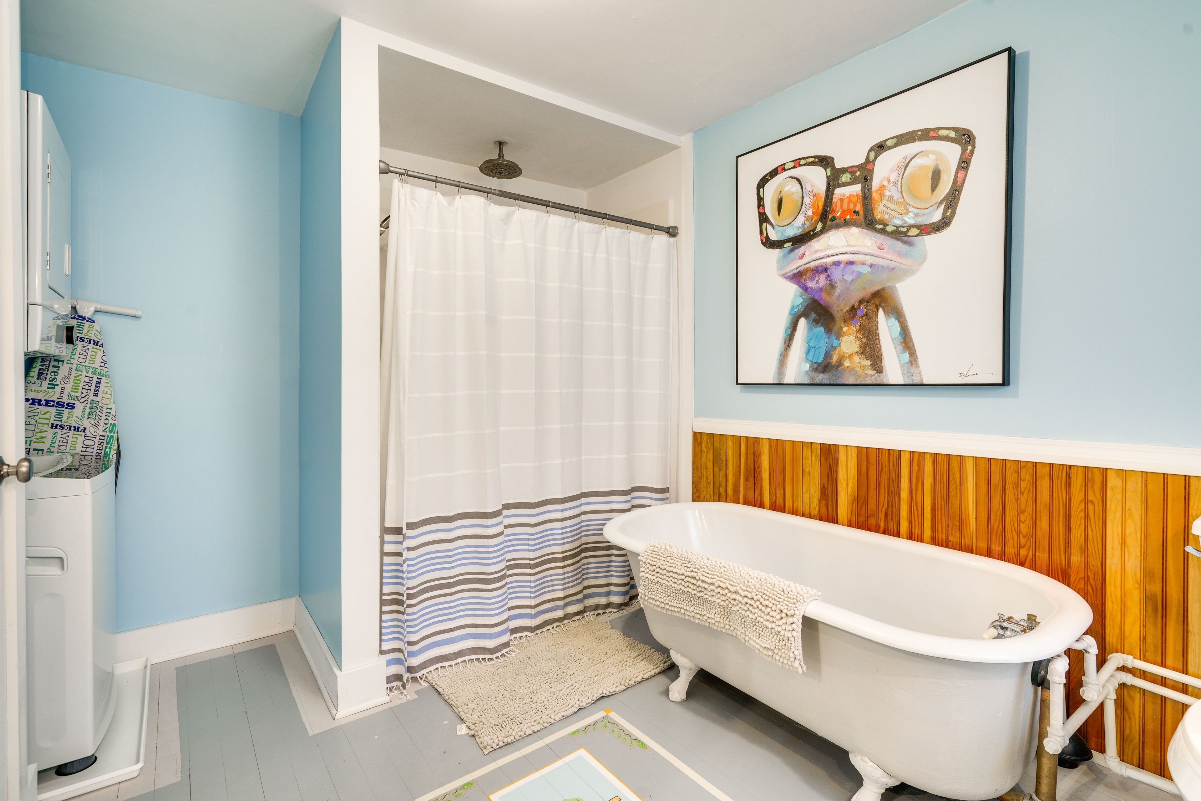 Full Bathroom | Laundry Nook | Complimentary Toiletries | Hair Dryer | Towels