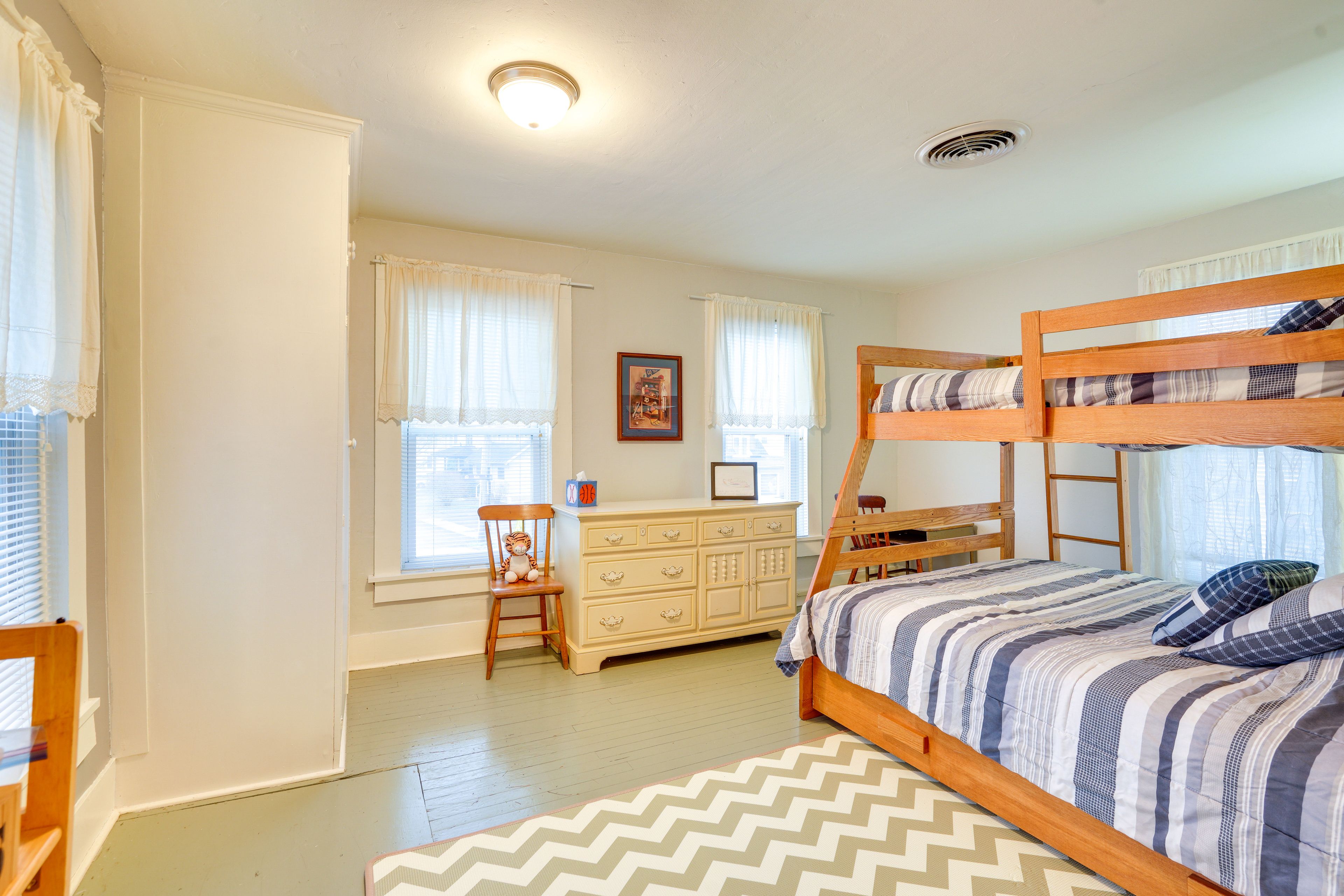 Bedroom 3 | Twin/Full Bunk Bed w/ Full Trundle