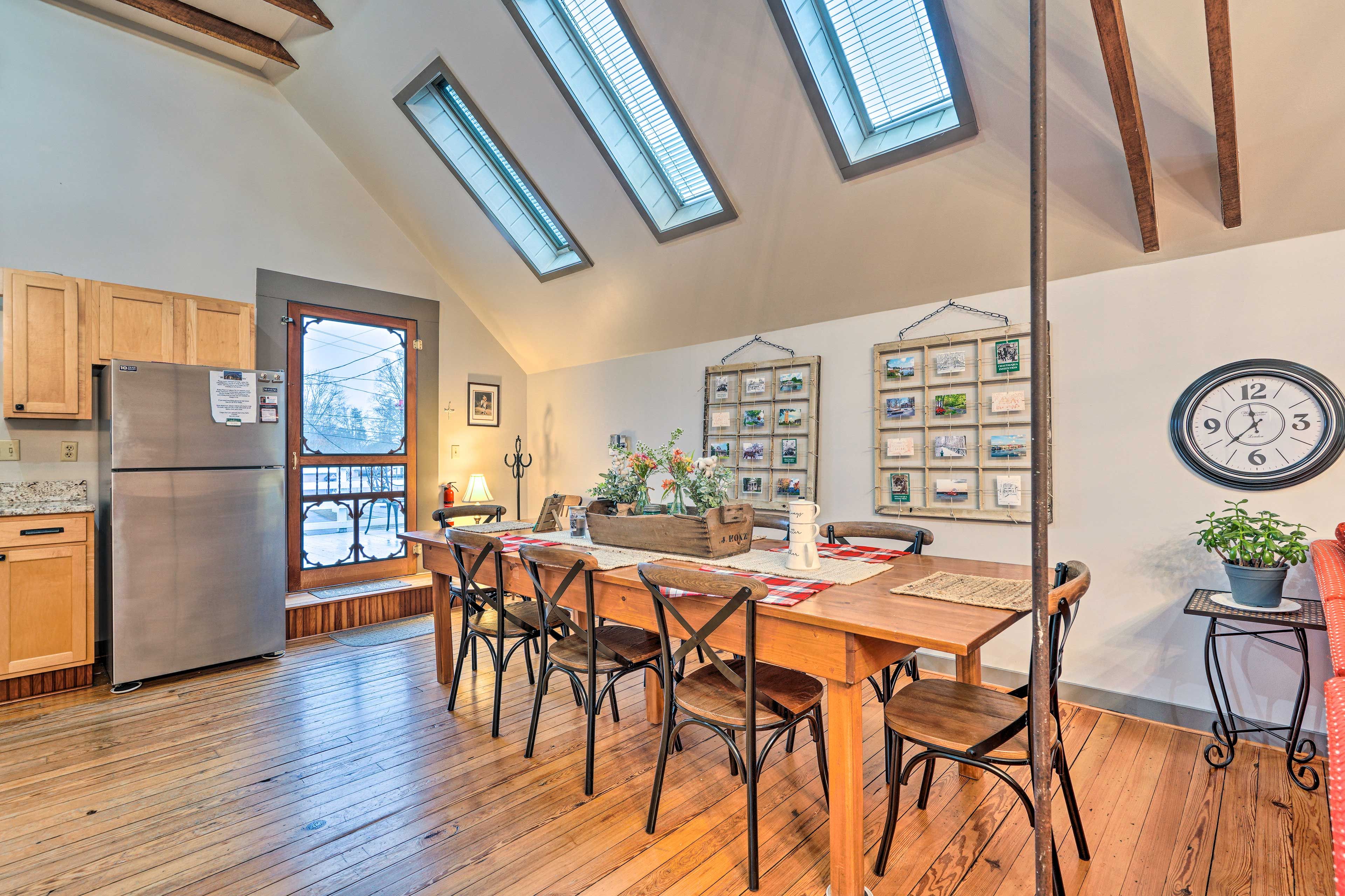 Dining Area | Dishware & Flatware Provided
