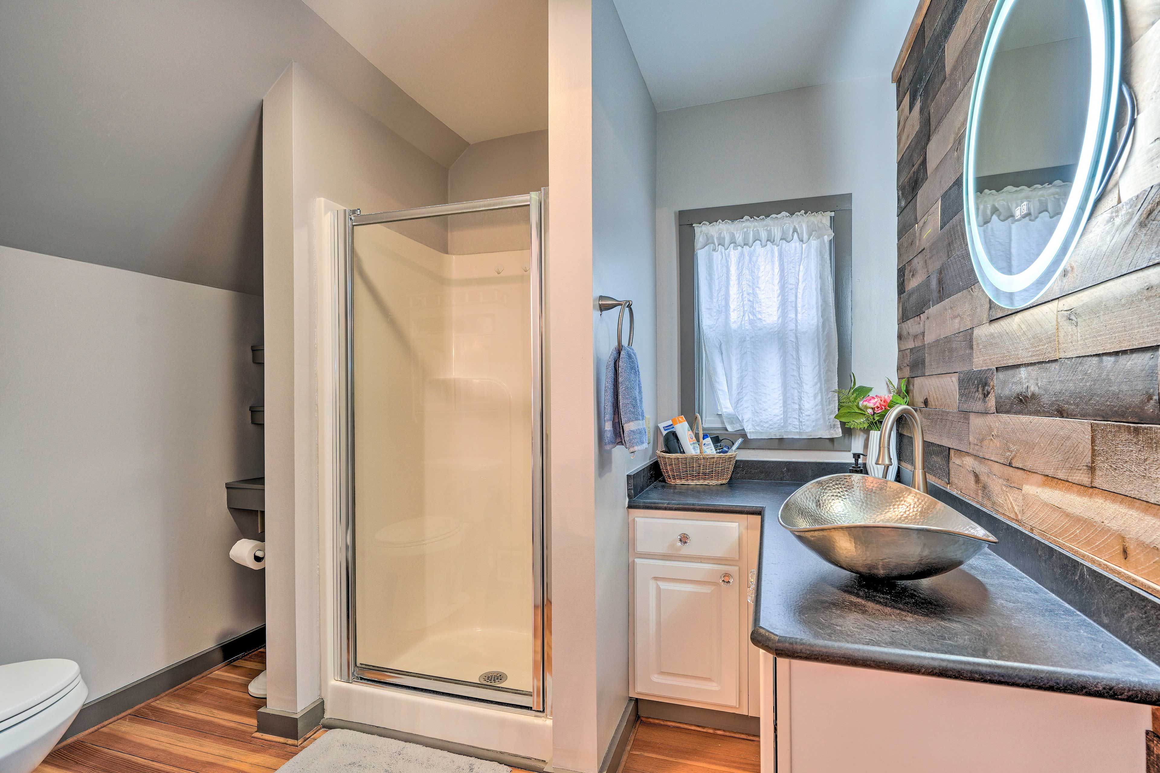 Full Bathroom | Complimentary Toiletries | Hair Dryer | Towels Provided