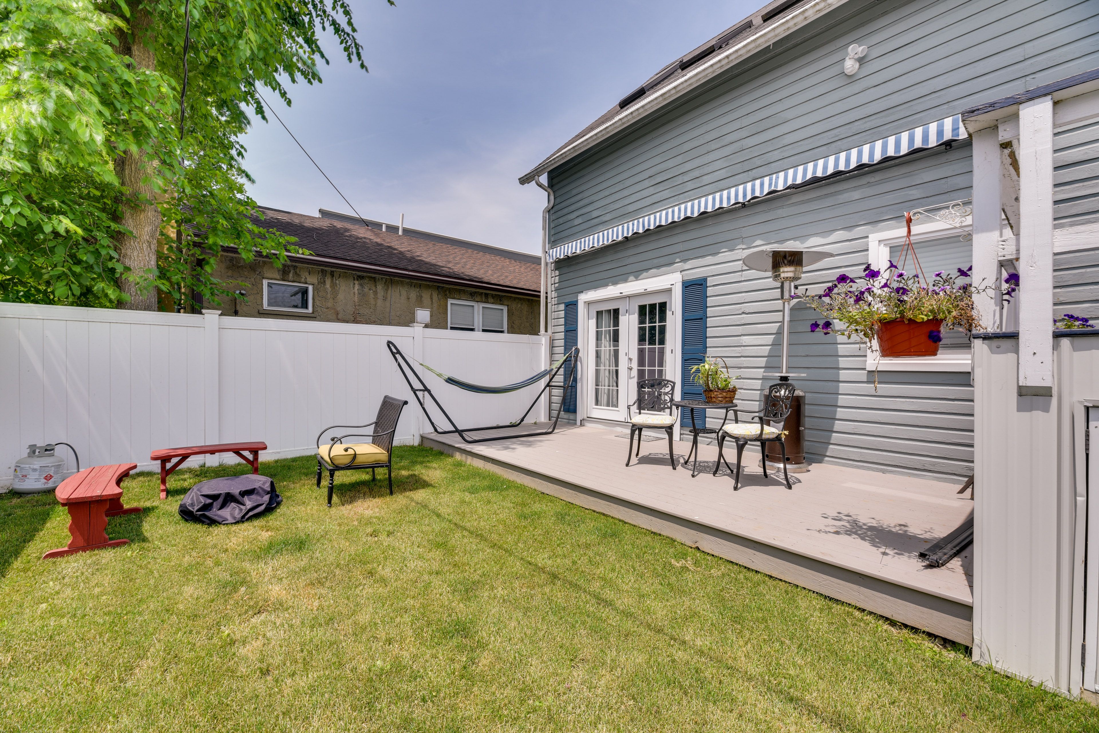 Shared Yard | Shared Driveway | Free Street Parking | Free Public Lot