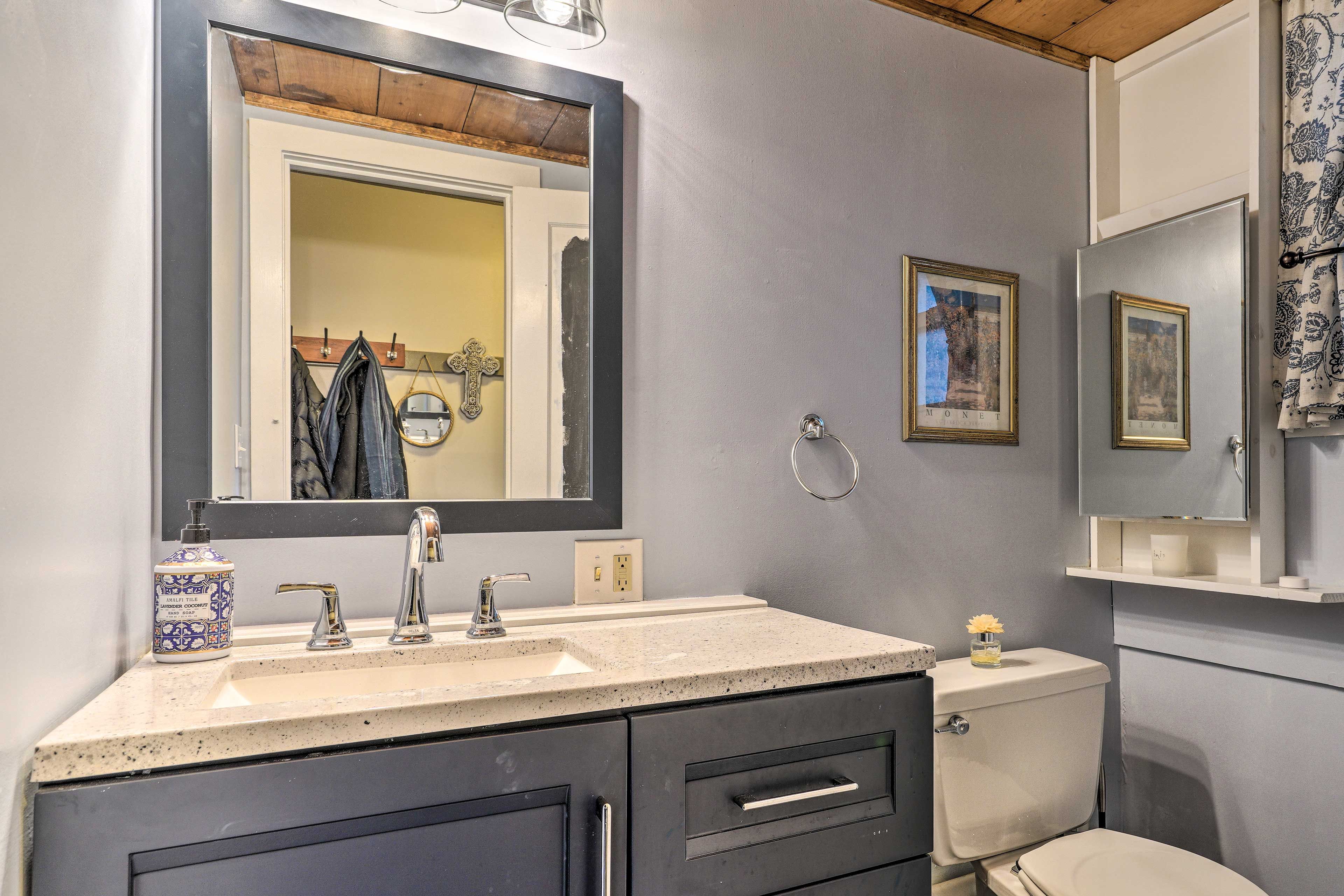 Full Bathroom | Complimentary Toiletries | Hair Dryer | Towels Provided