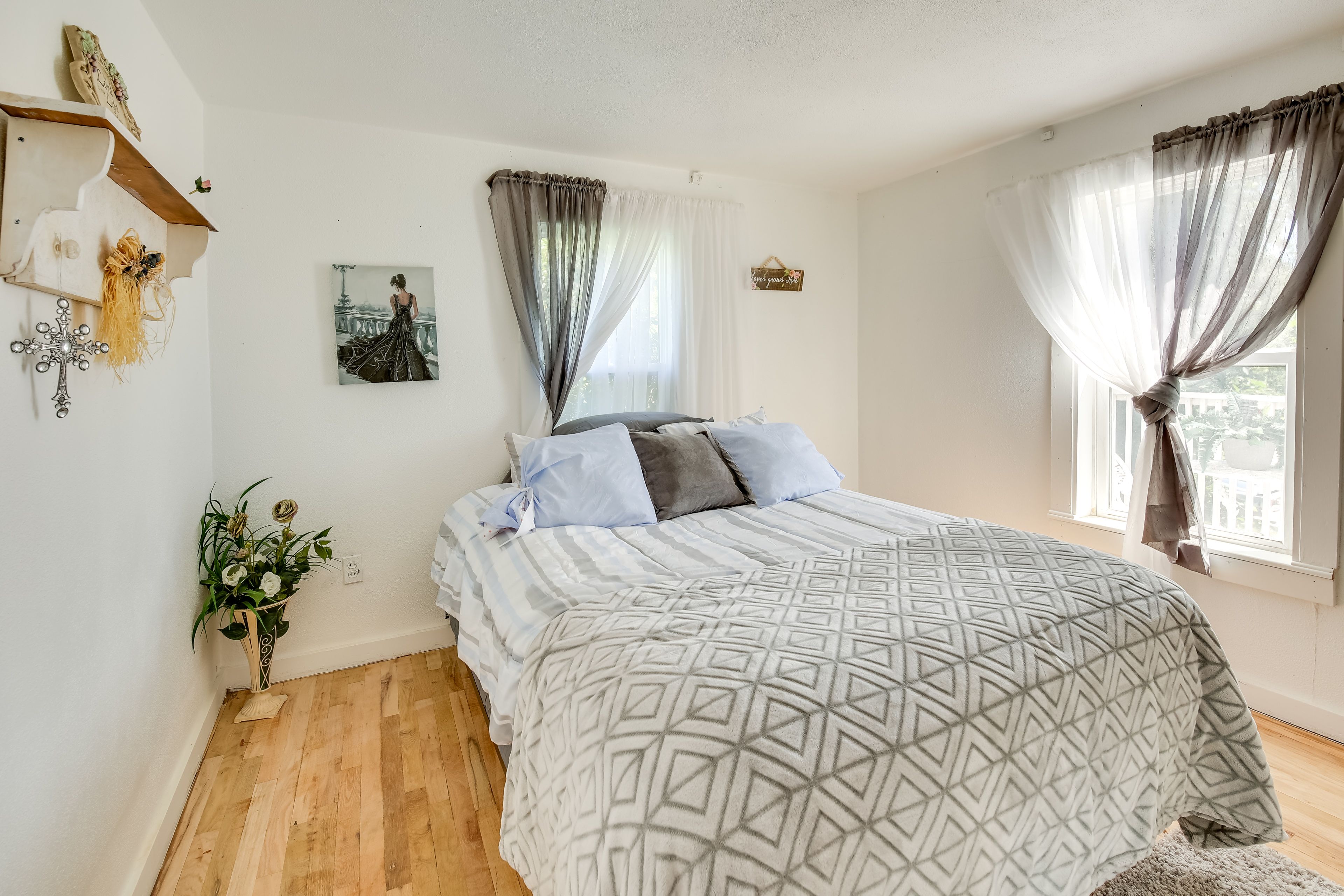Bedroom 1 | Queen Bed
