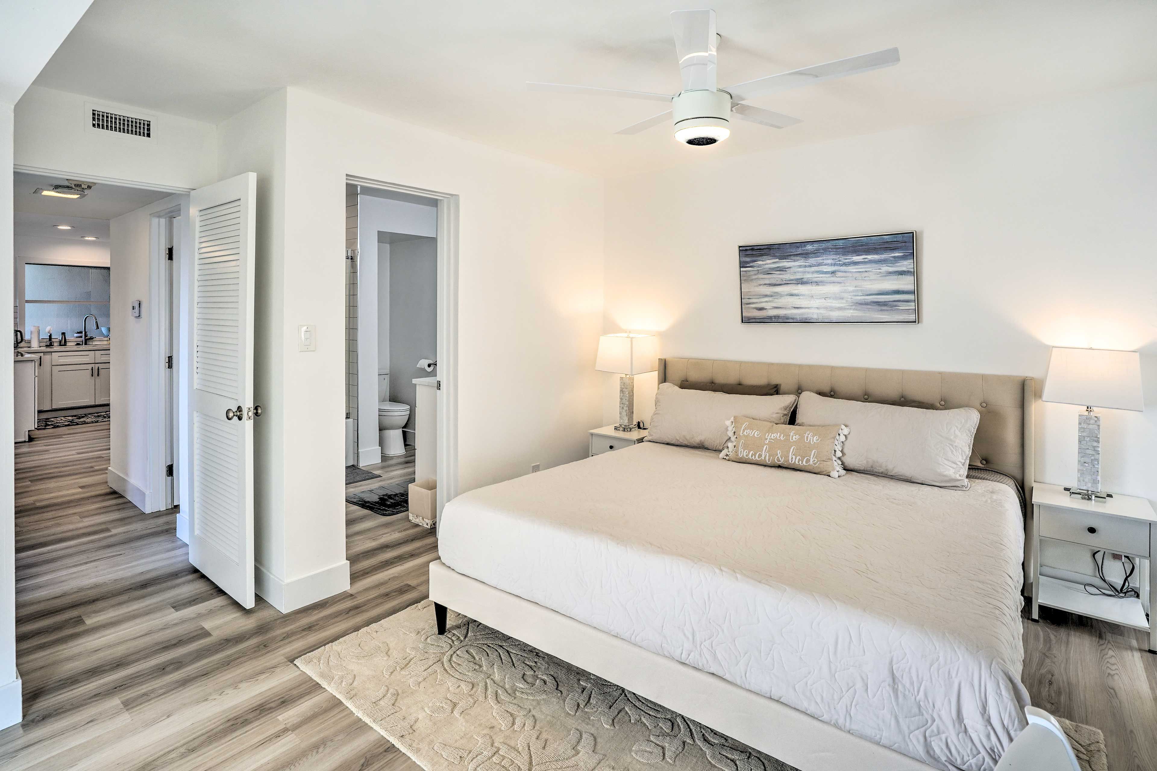 Bedroom 1 | King Bed | Linens Provided | Smart TV | En-Suite Bathroom