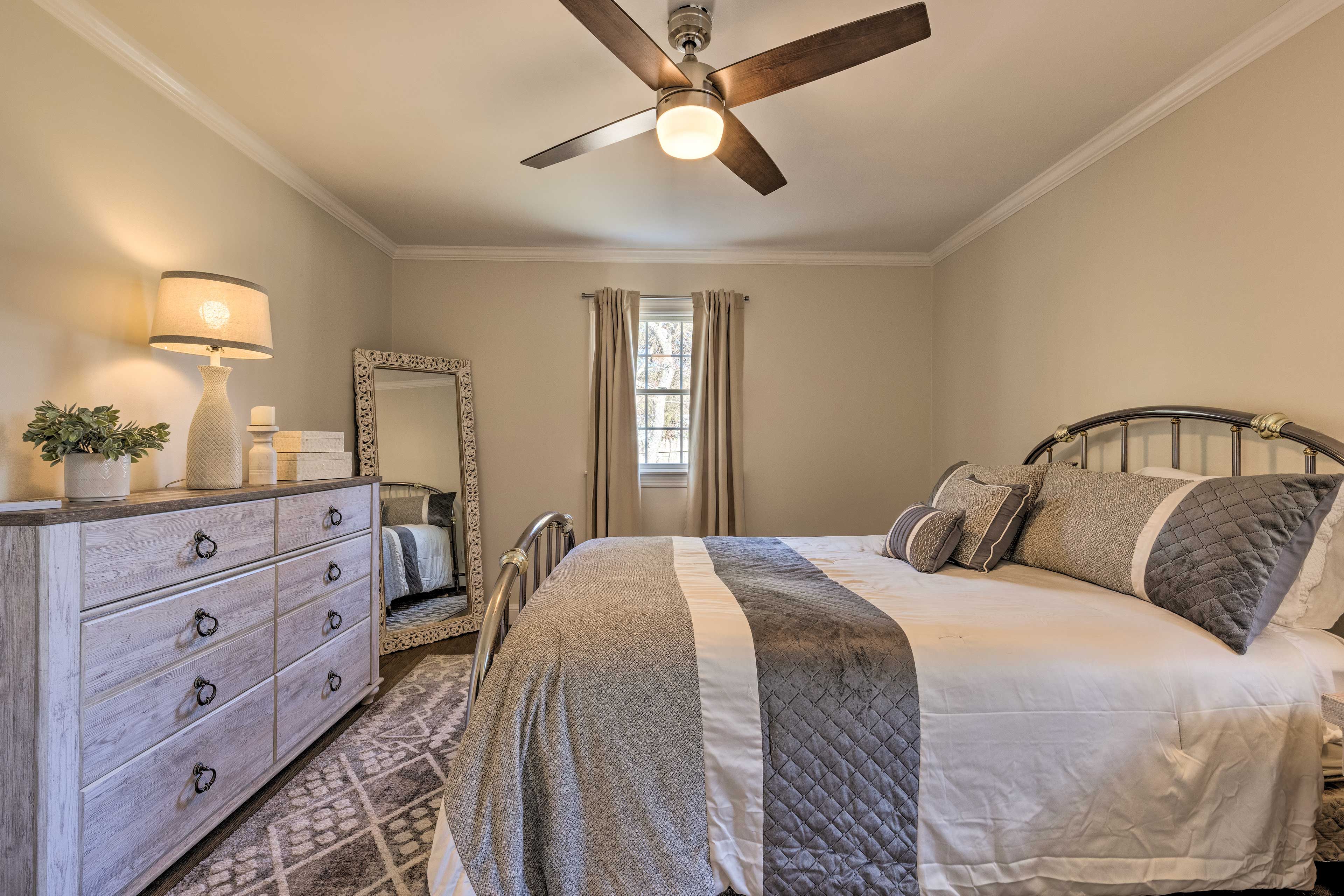 Bedroom 1 | Queen Bed | En-Suite Bathroom | Ceiling Fan