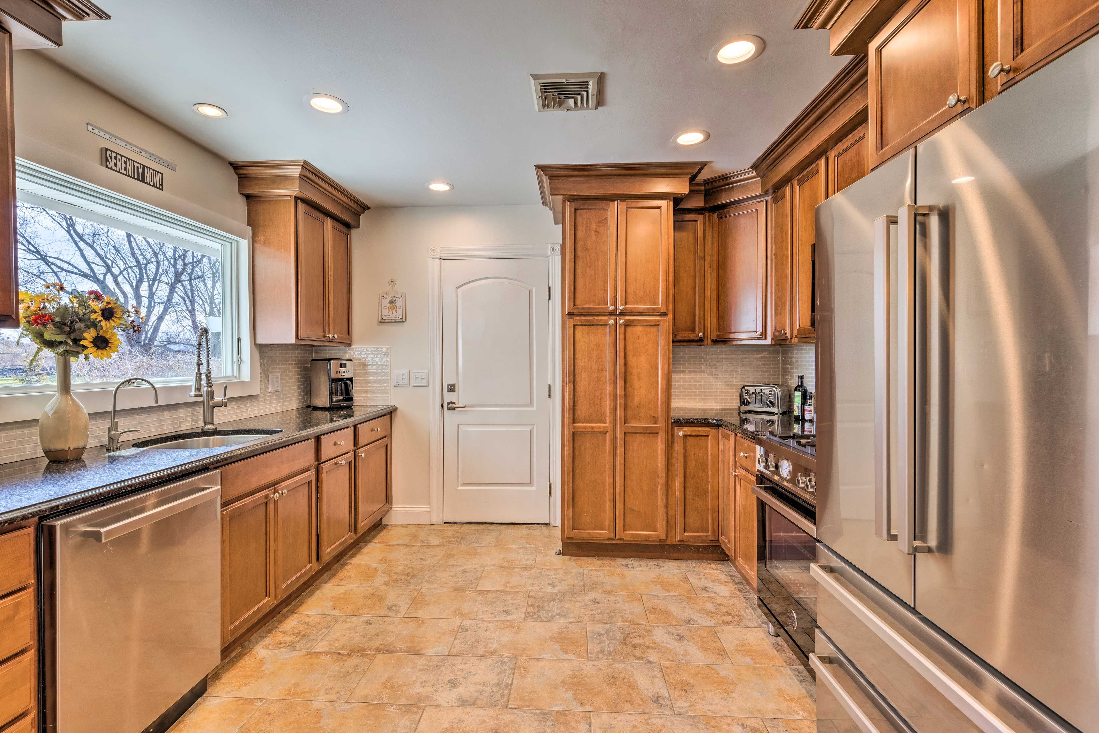 Kitchen | Cooking Basics | Toaster | Spacious Counters