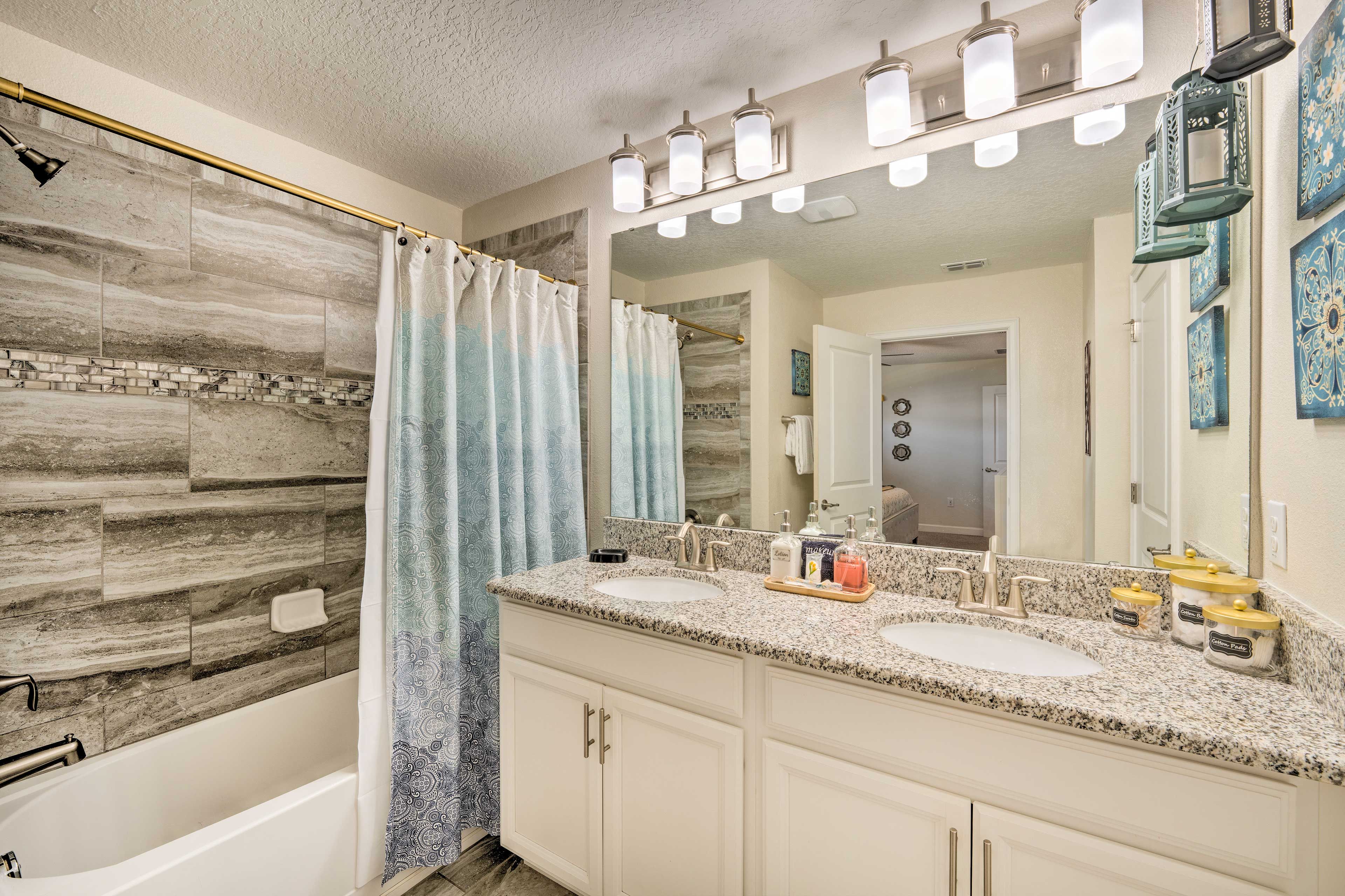 Full Bathroom | 2nd Floor