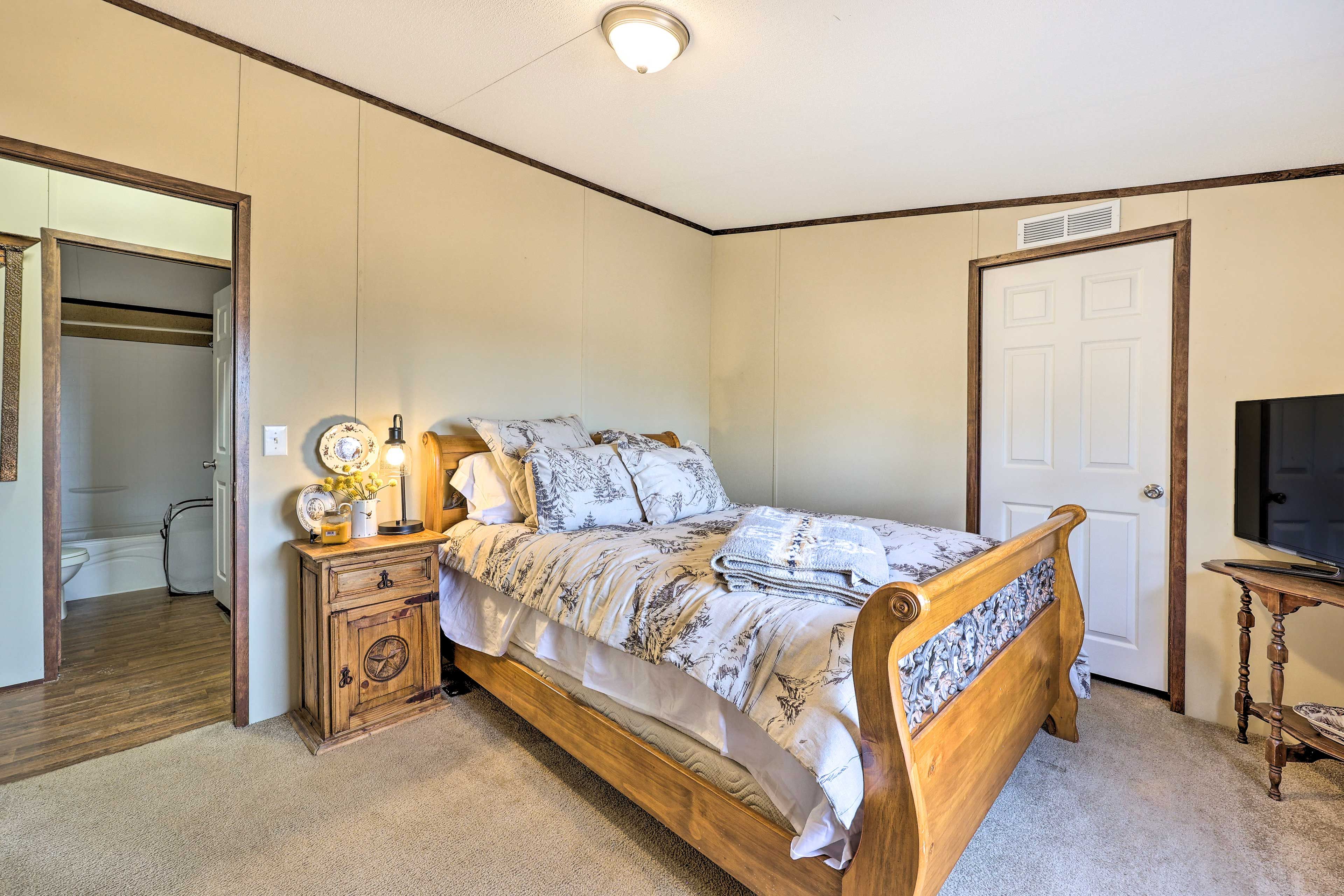 Bedroom 2 | Queen Bed | Linens Provided